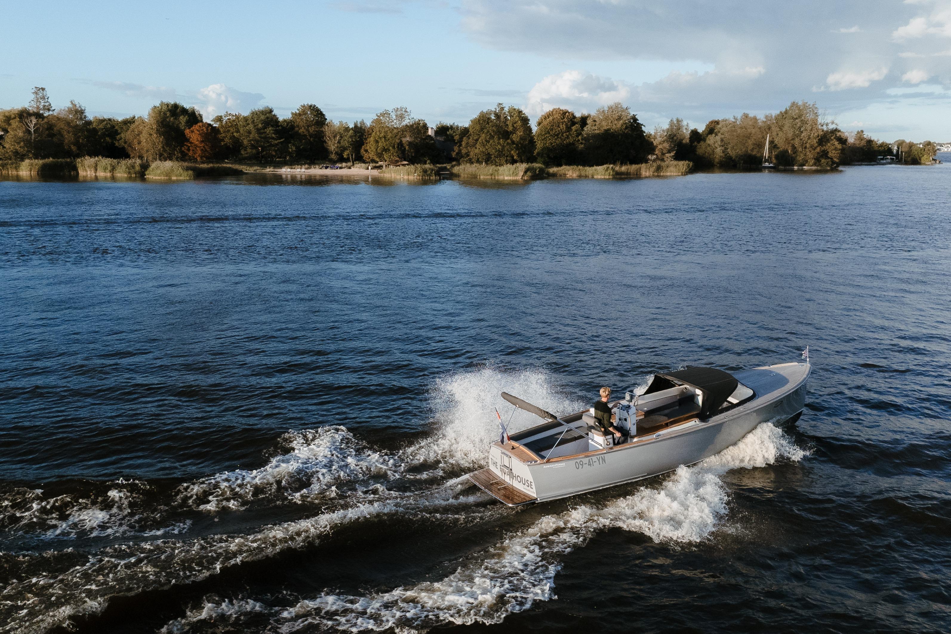 Tender AdmiralsTender C28