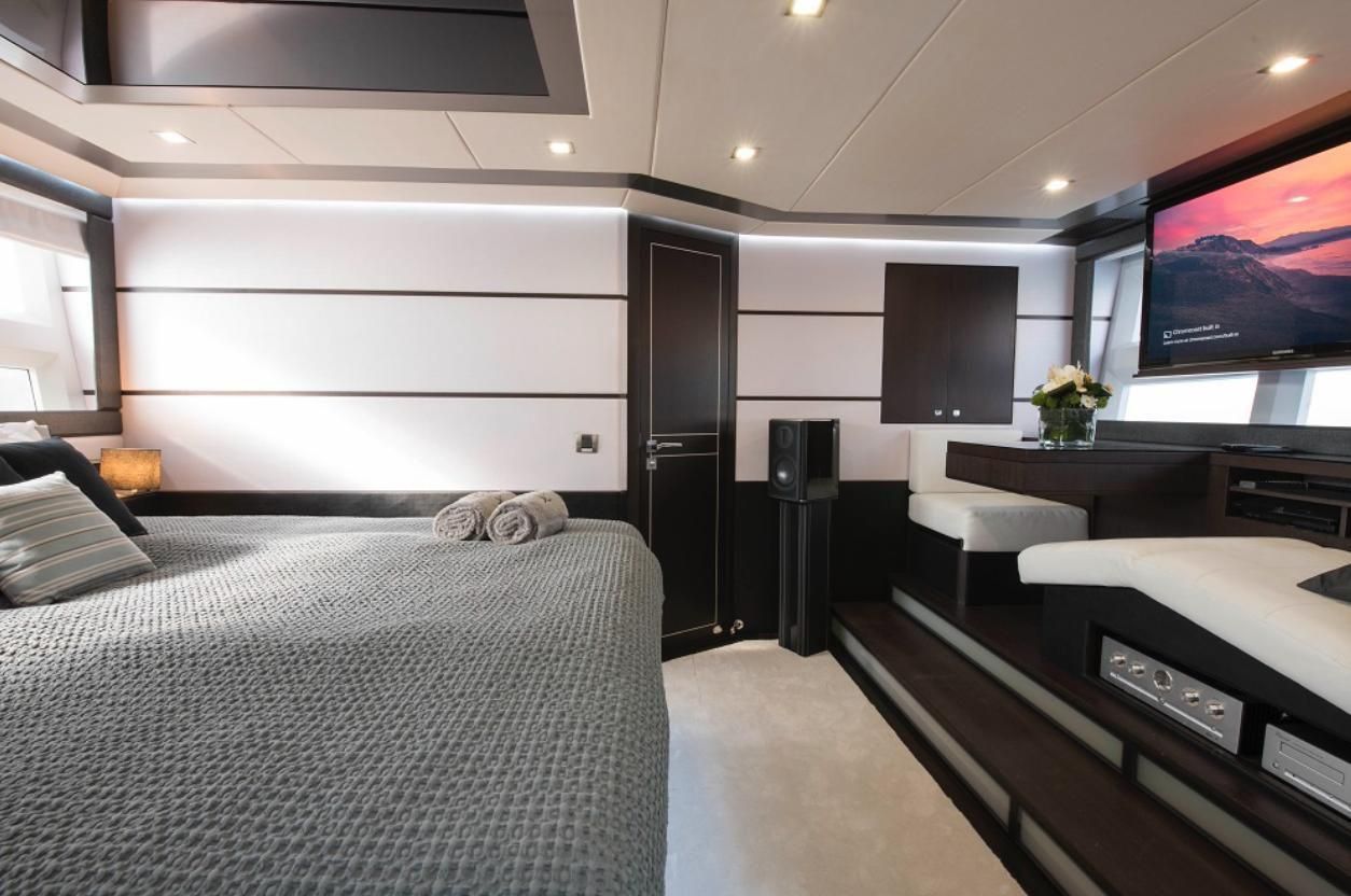 Galeon 700 Raptor Skydeck