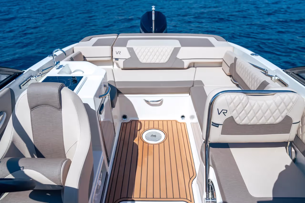 Bayliner VR6 Cuddy