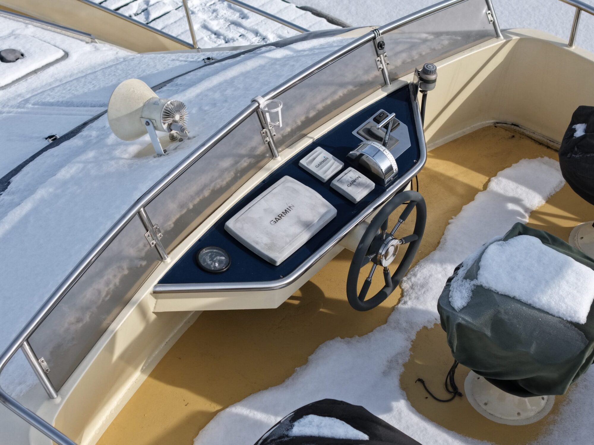 Bruce Roberts Euro 12.00 Flybridge