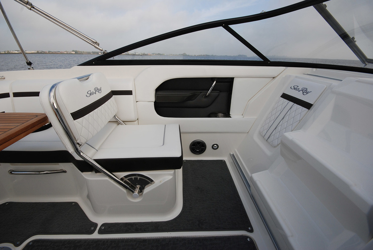 Sea Ray Sun Sport 250