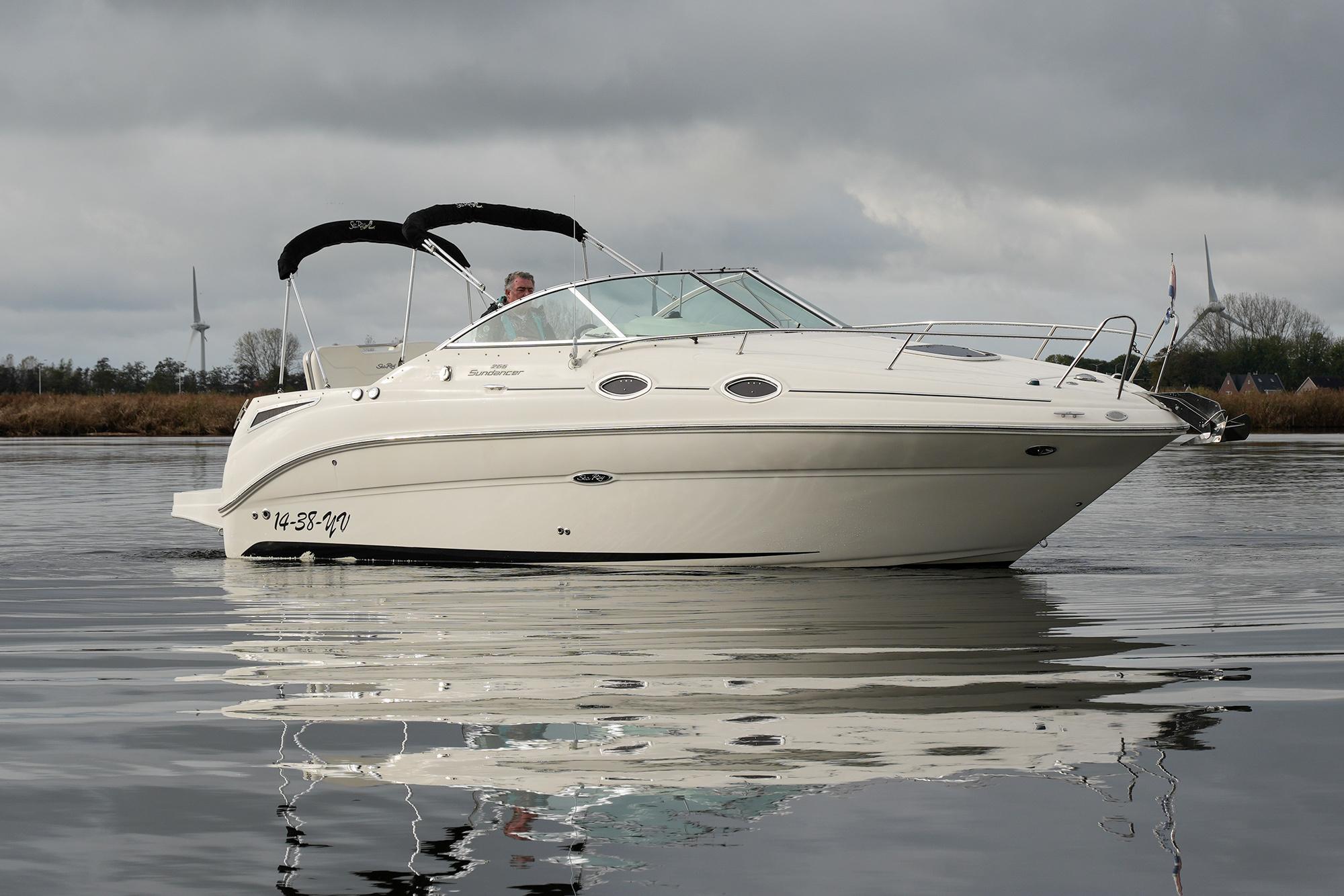 Sea Ray 255 Sundancer