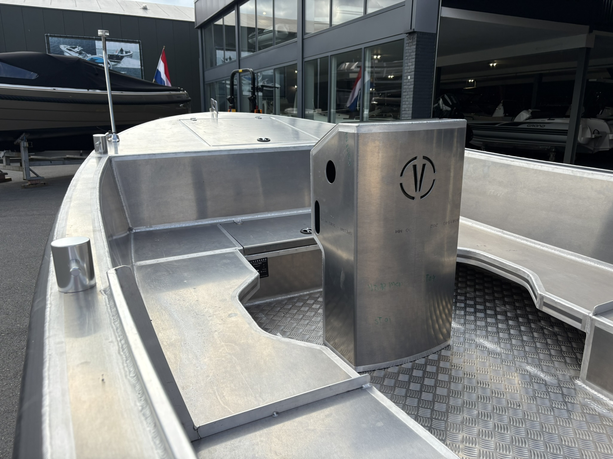 Van Vossen sloep 600 op voorraad