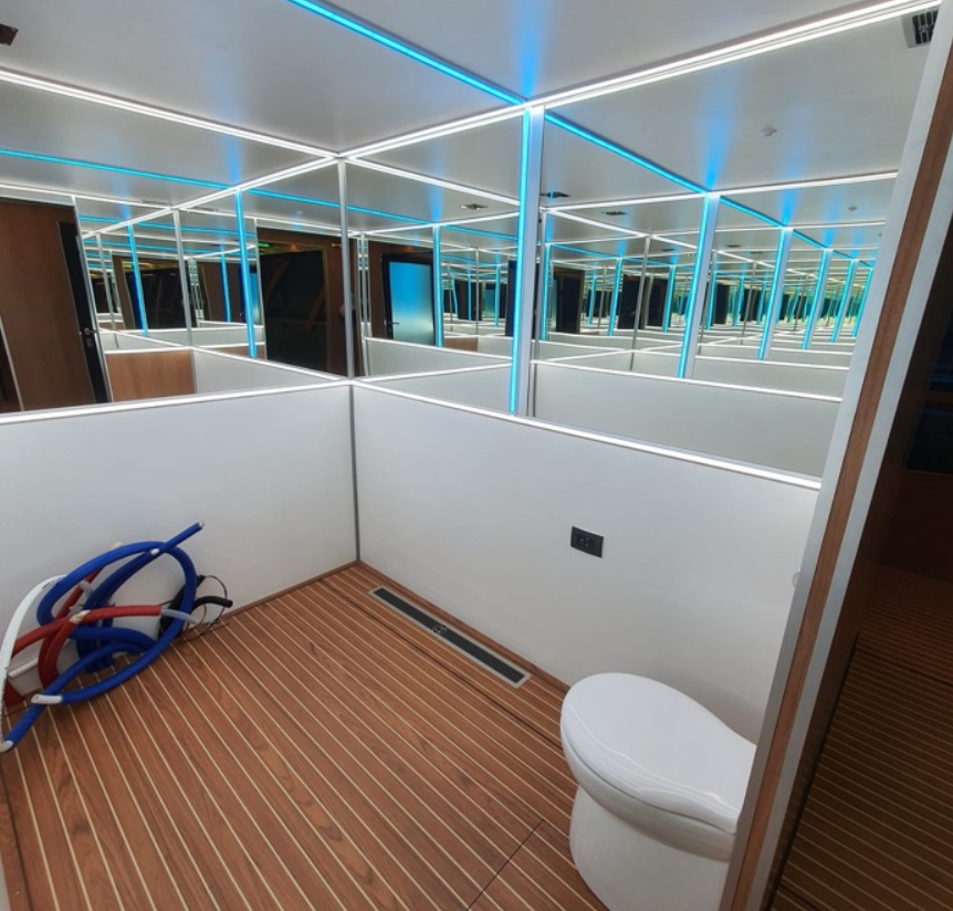 Houseboat Holiday Sun Deck 60