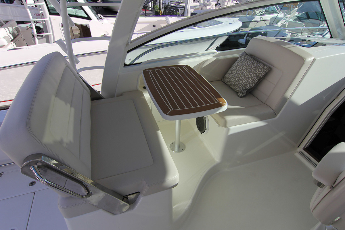 Boston Whaler 345 Conquest