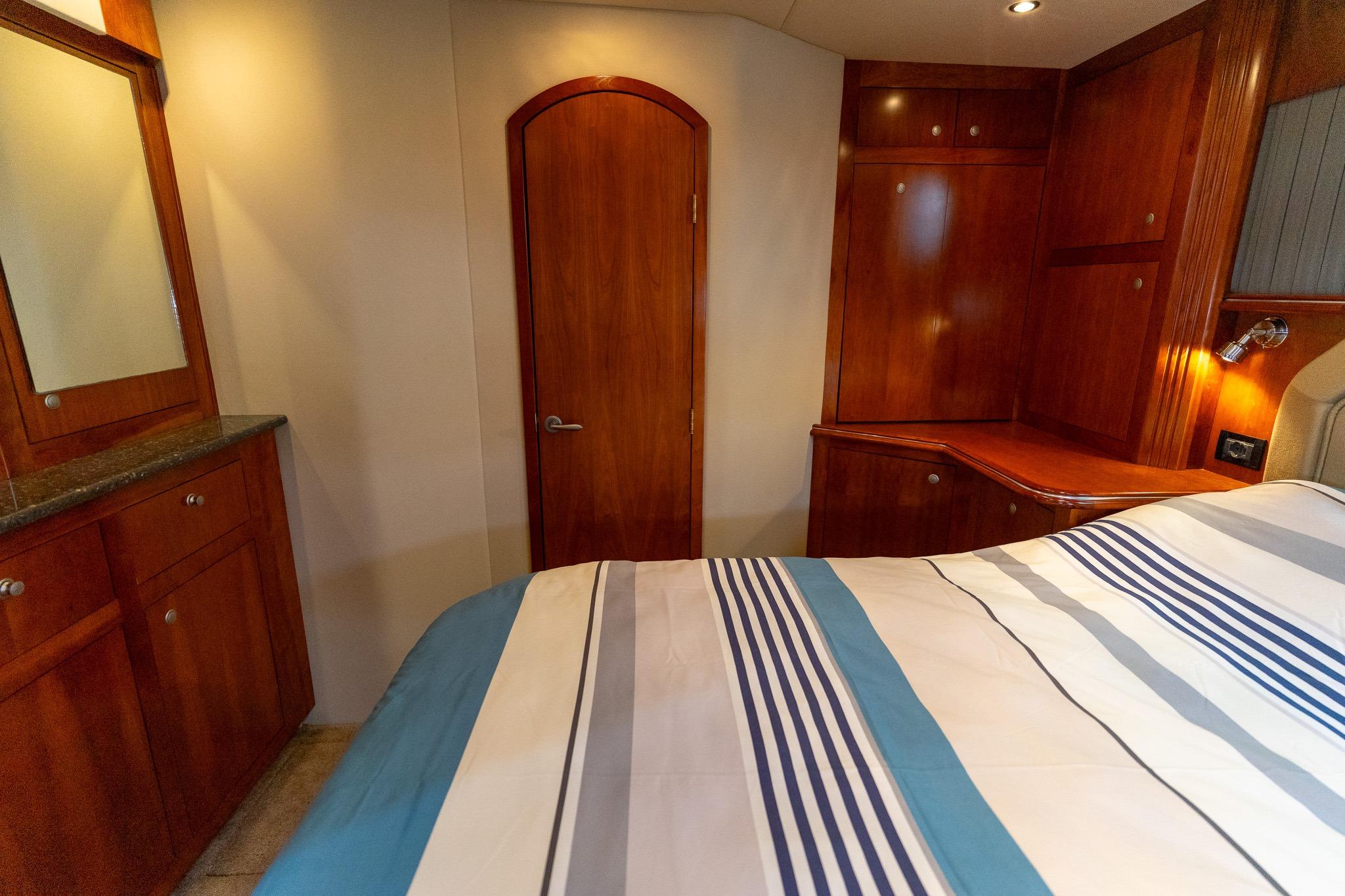 Cruisers Yachts 415 Express Motoryacht