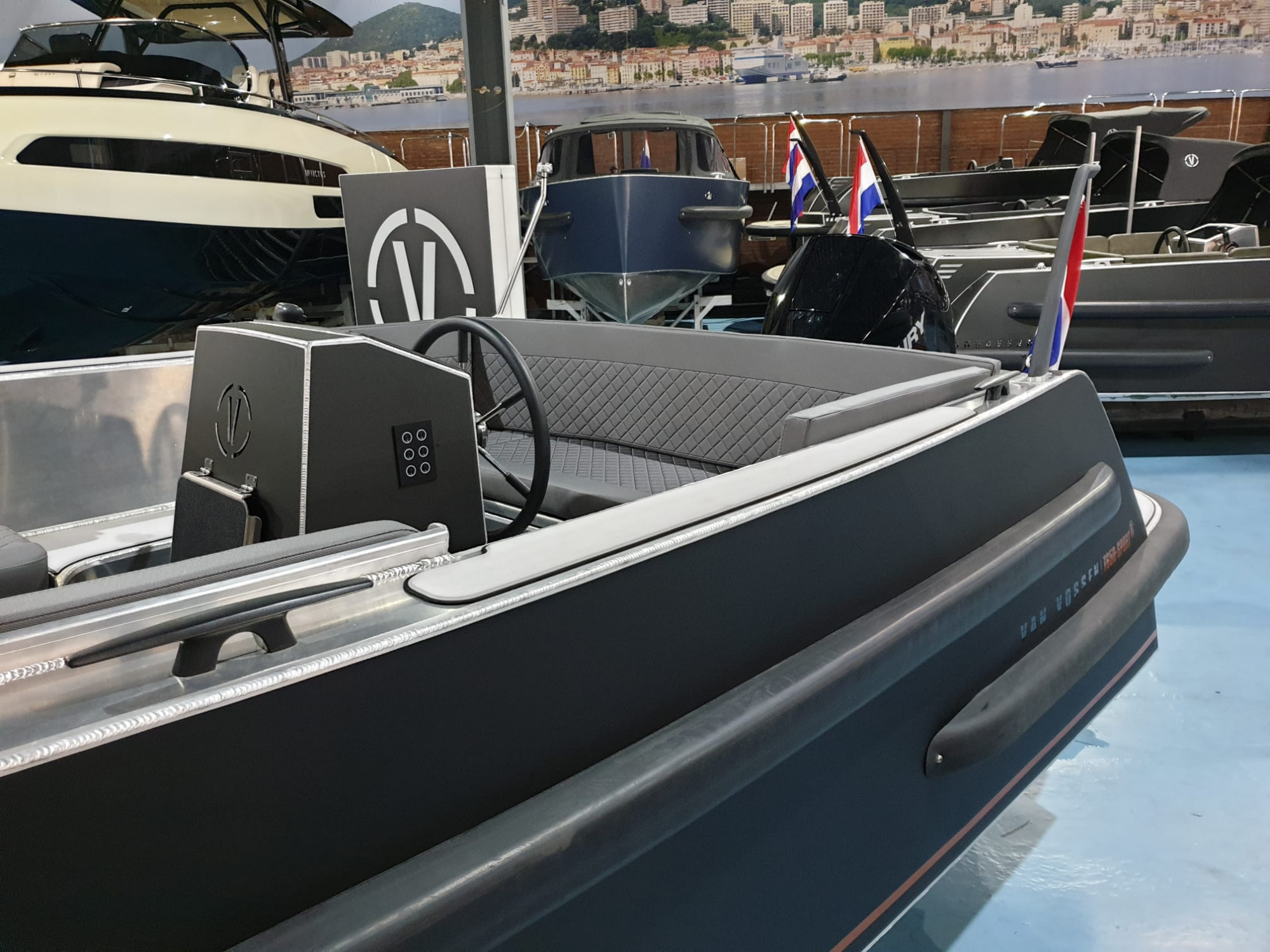 Van Vossen Tender 650 sport R met Mercury 225 pk V6! Demomodel
