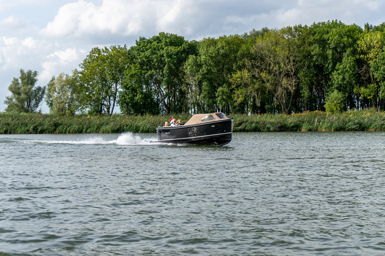 Maxima Boats 650 Flying Lounge