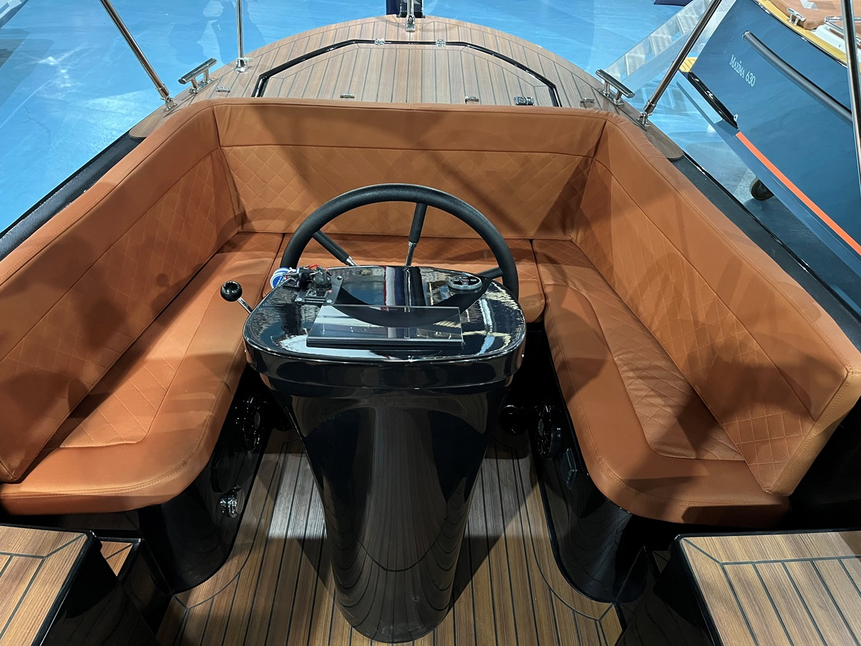 Maxima Boats Aanbieding -  650 Flying Lounge met Honda 40 pk