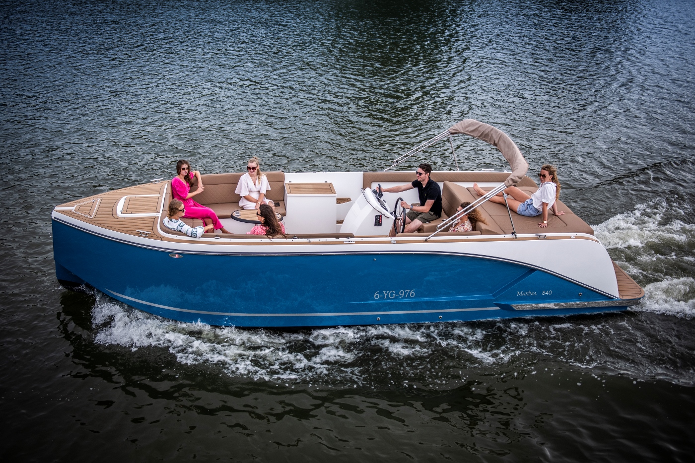 Maxima Boats 840