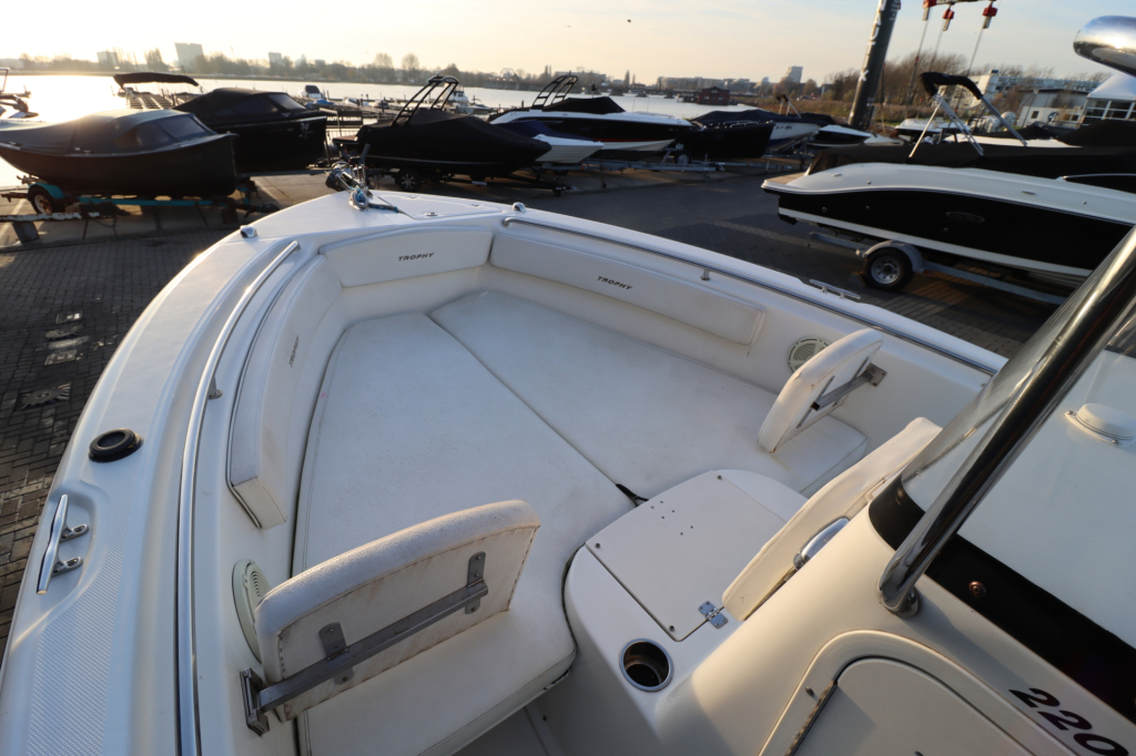 Trophy 2203 Center Console