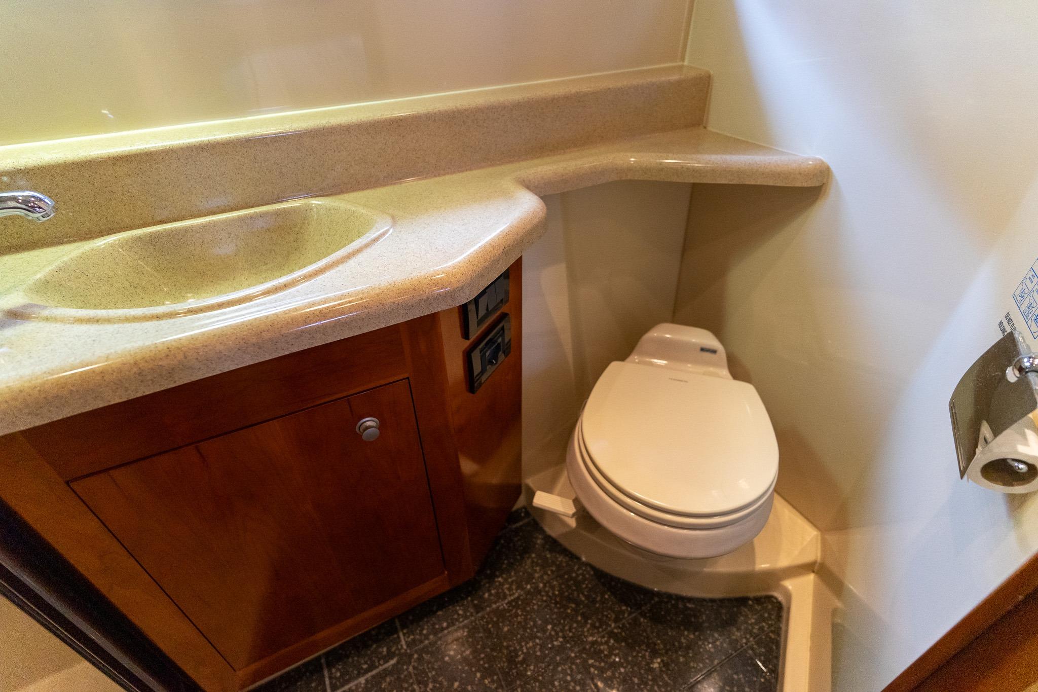 Cruisers Yachts 415 Express Motoryacht