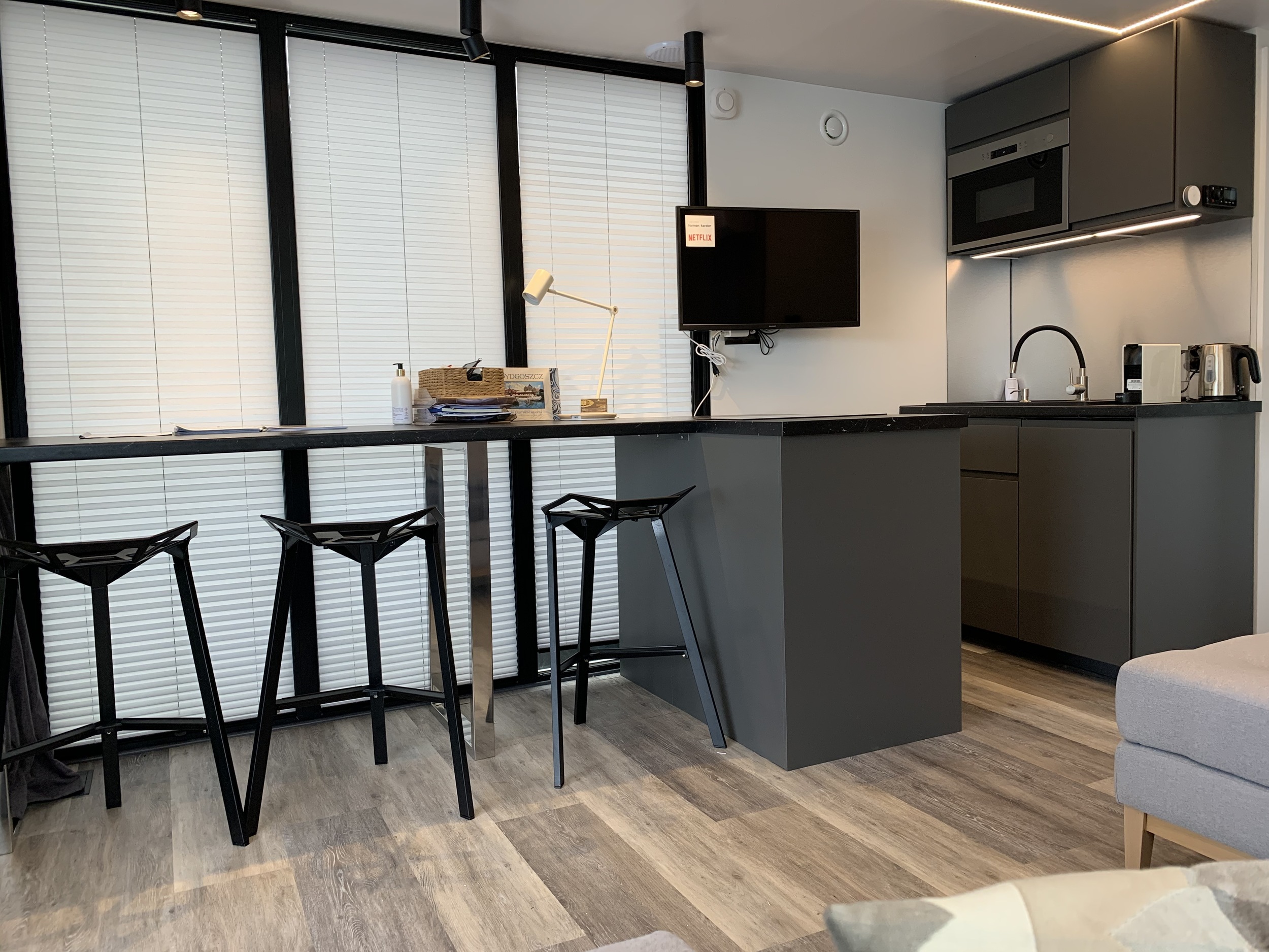 La Mare Houseboat Modern 12