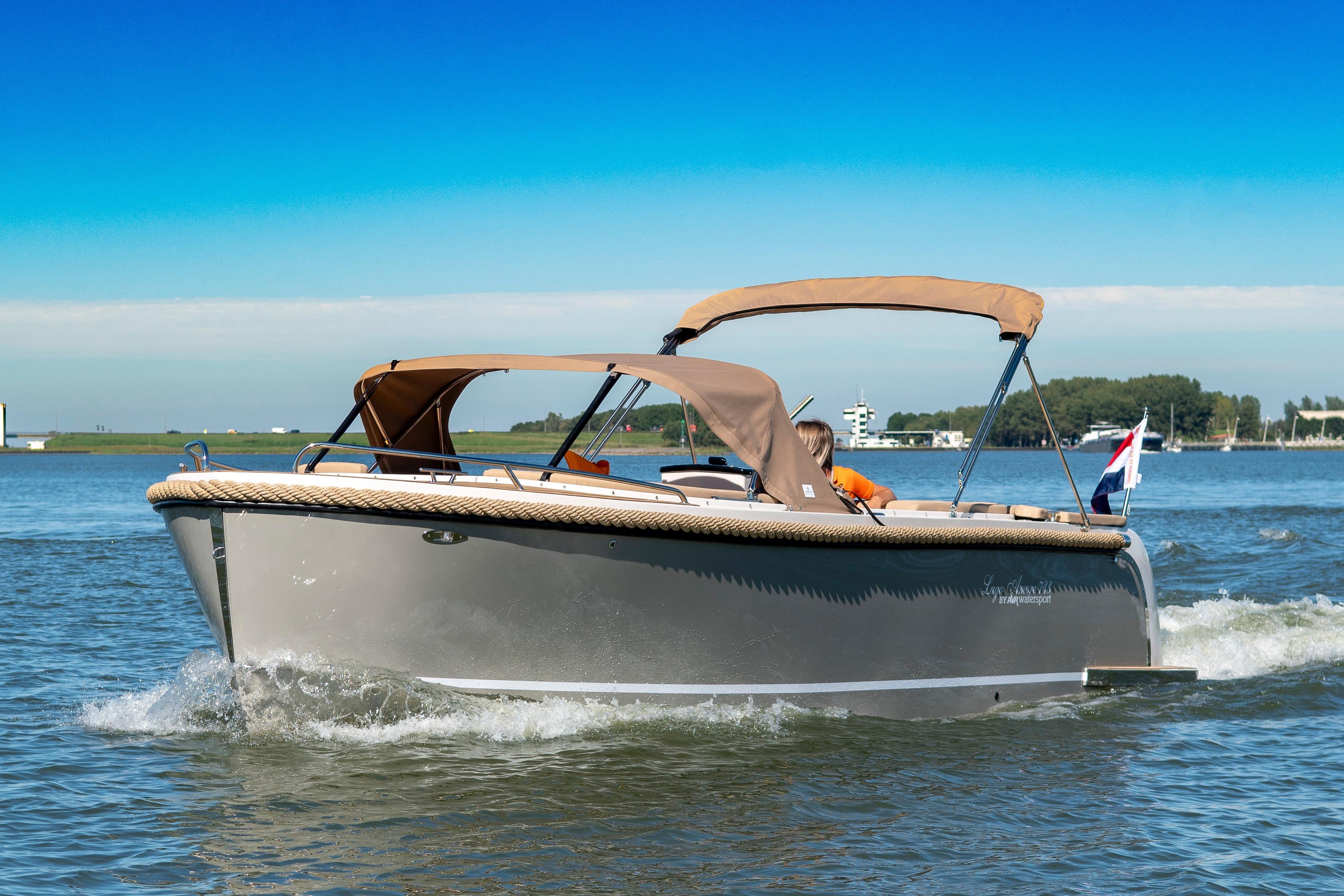 Lago Amore 733 Tender