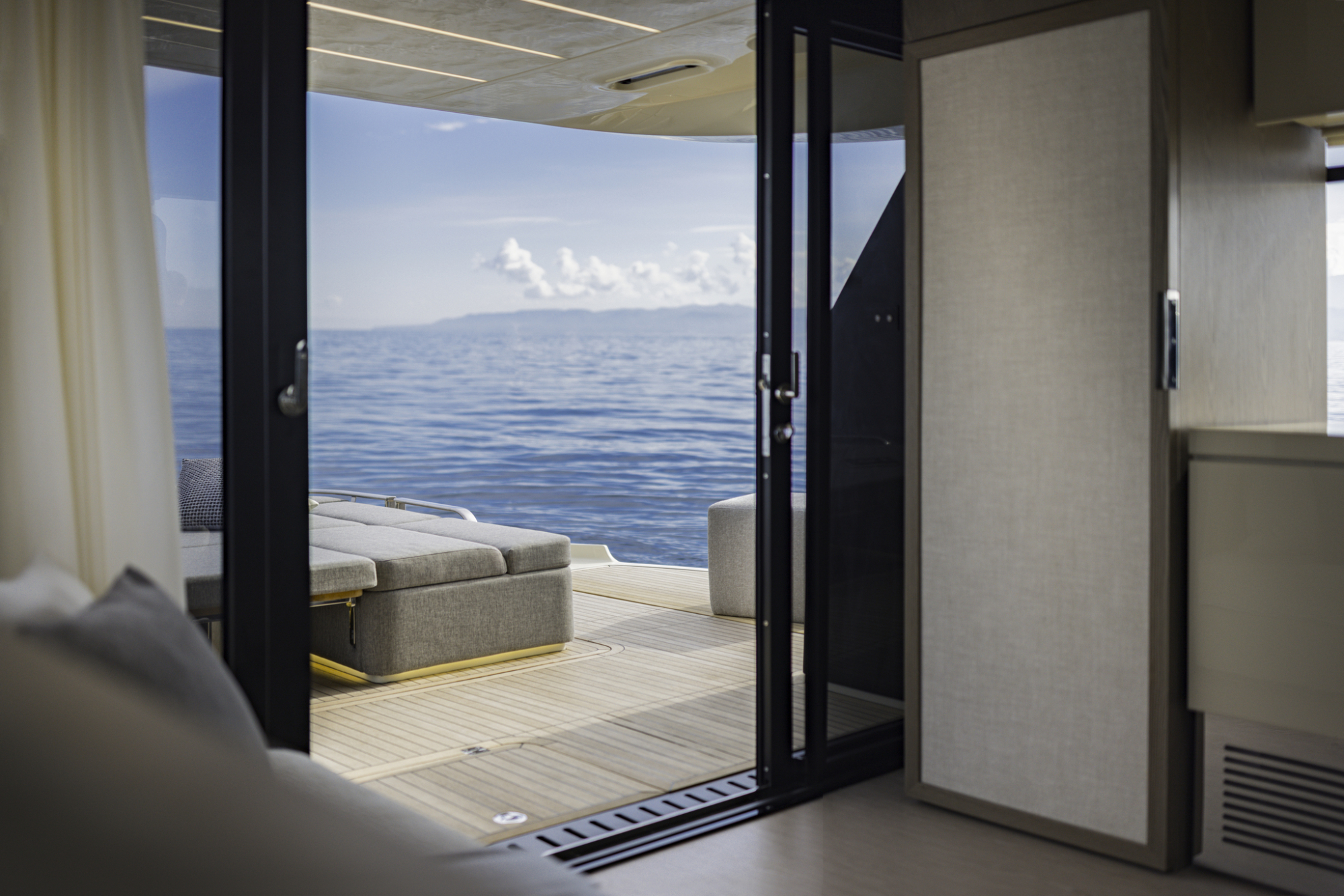 Invictus yachts Invictus ST550 met 2x 950 pk Volvo IPS direct leverbaar