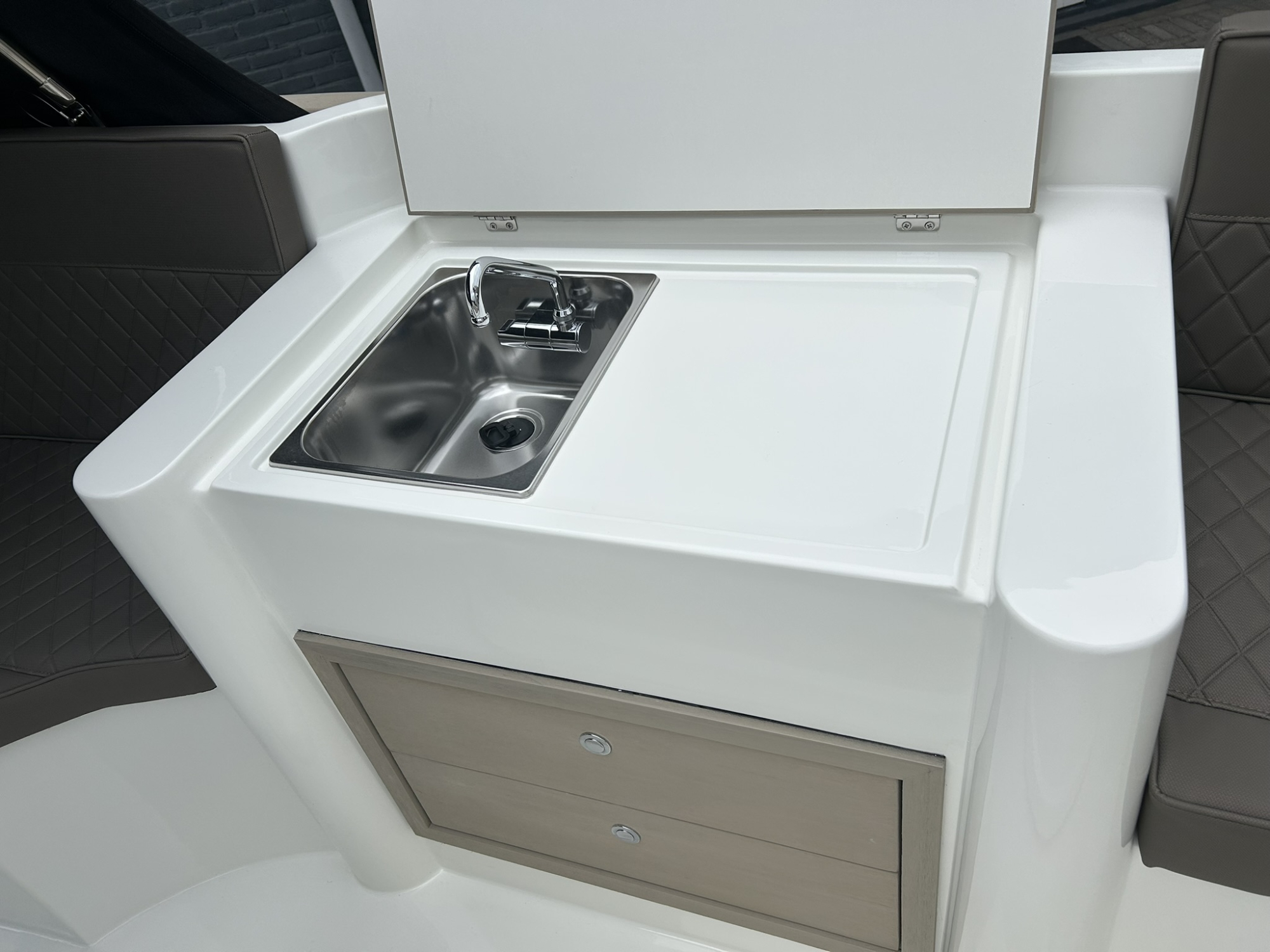 Antaris Sixty7 met Vetus 52 pk in RAL 7001 op voorraad!