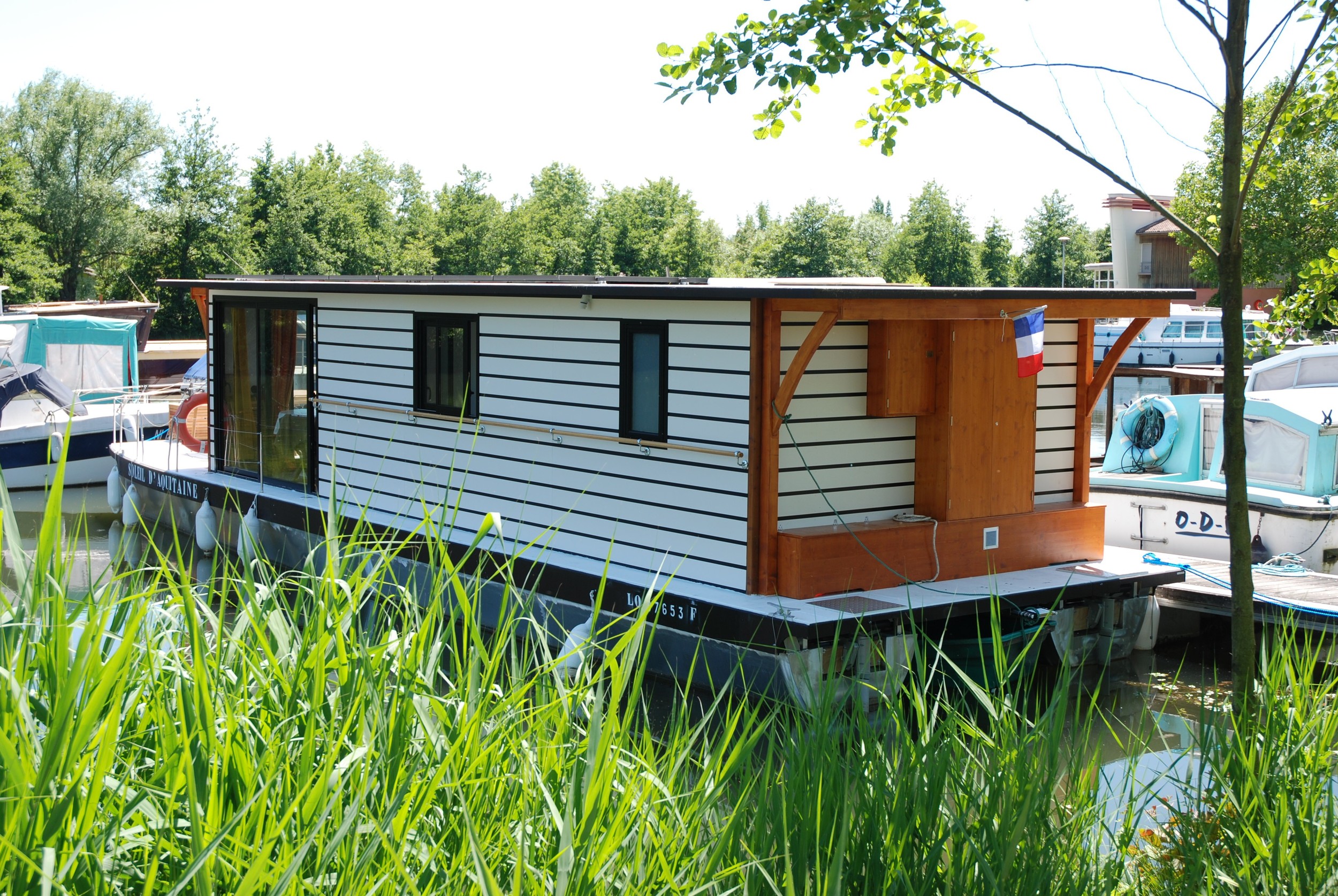 PHOEBUS COCHE SOLAIRE  LECTRICAL SELF POWERED BOAT Catamaran Standaard