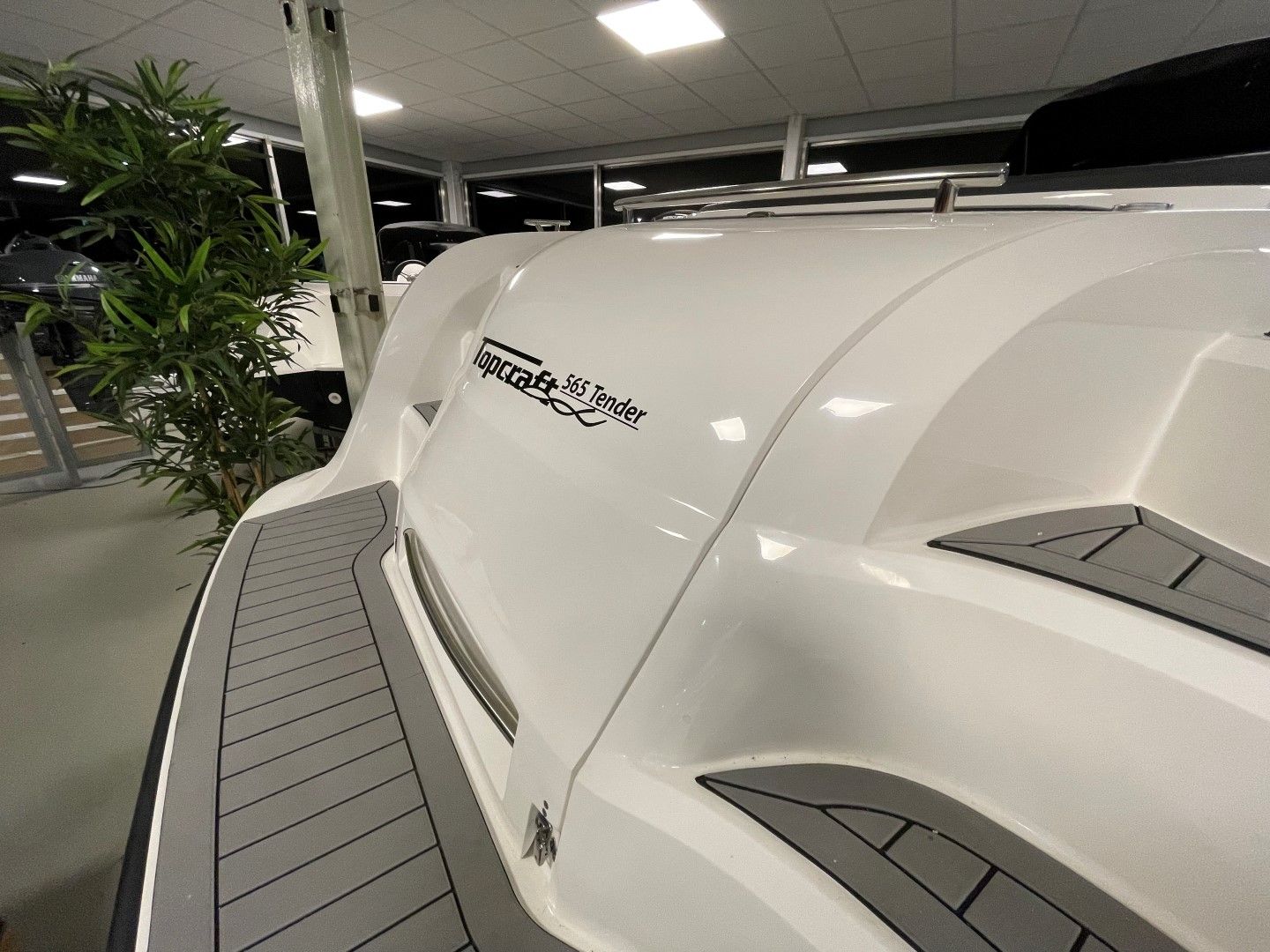 Topcraft 565 Tender