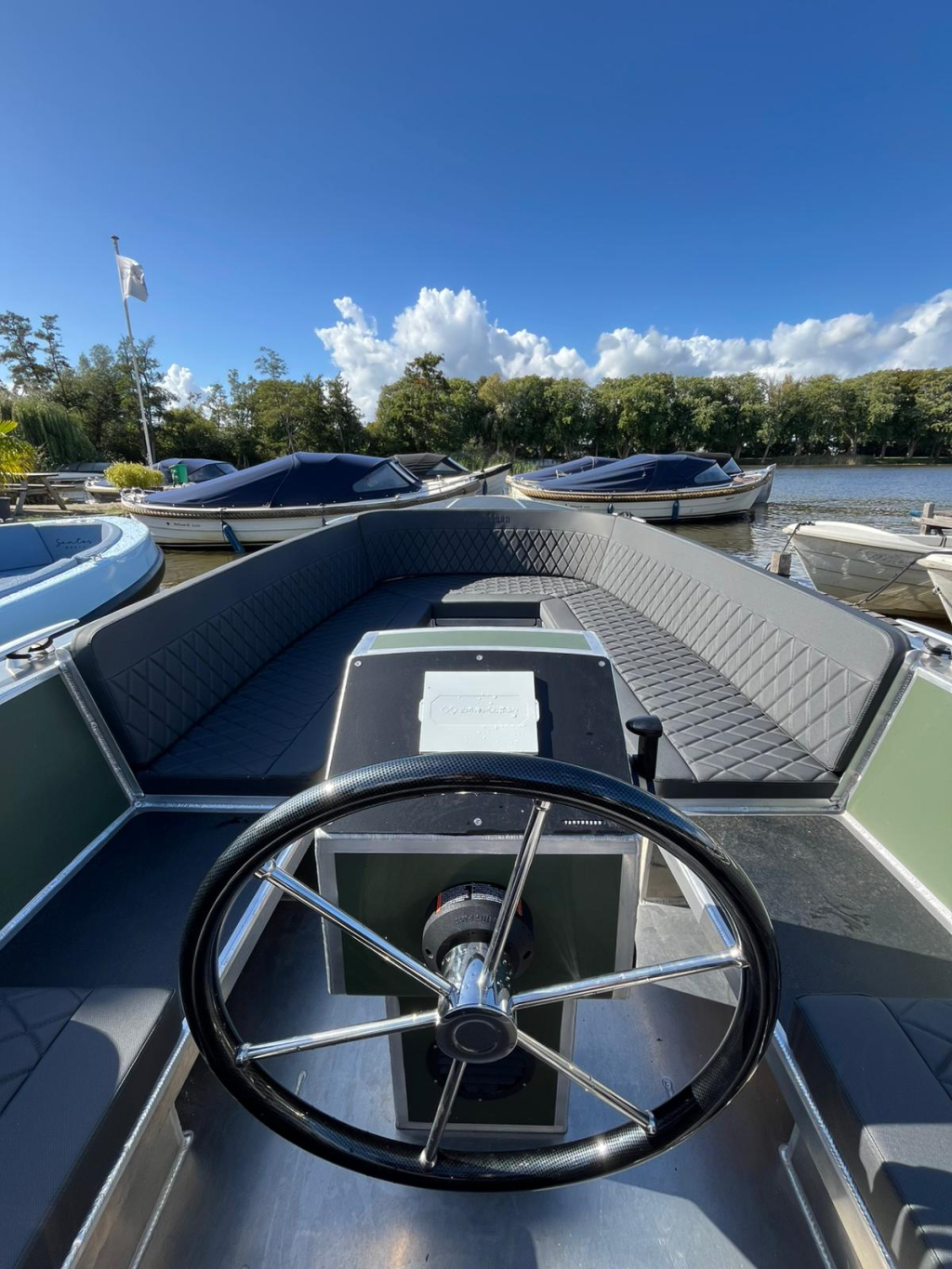 Van Vossen 650 plugin E tender aluminium elektrisch