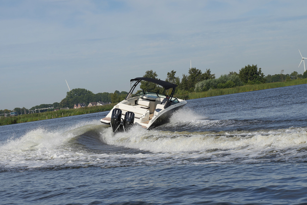 Sea Ray SDX 290 Outboard