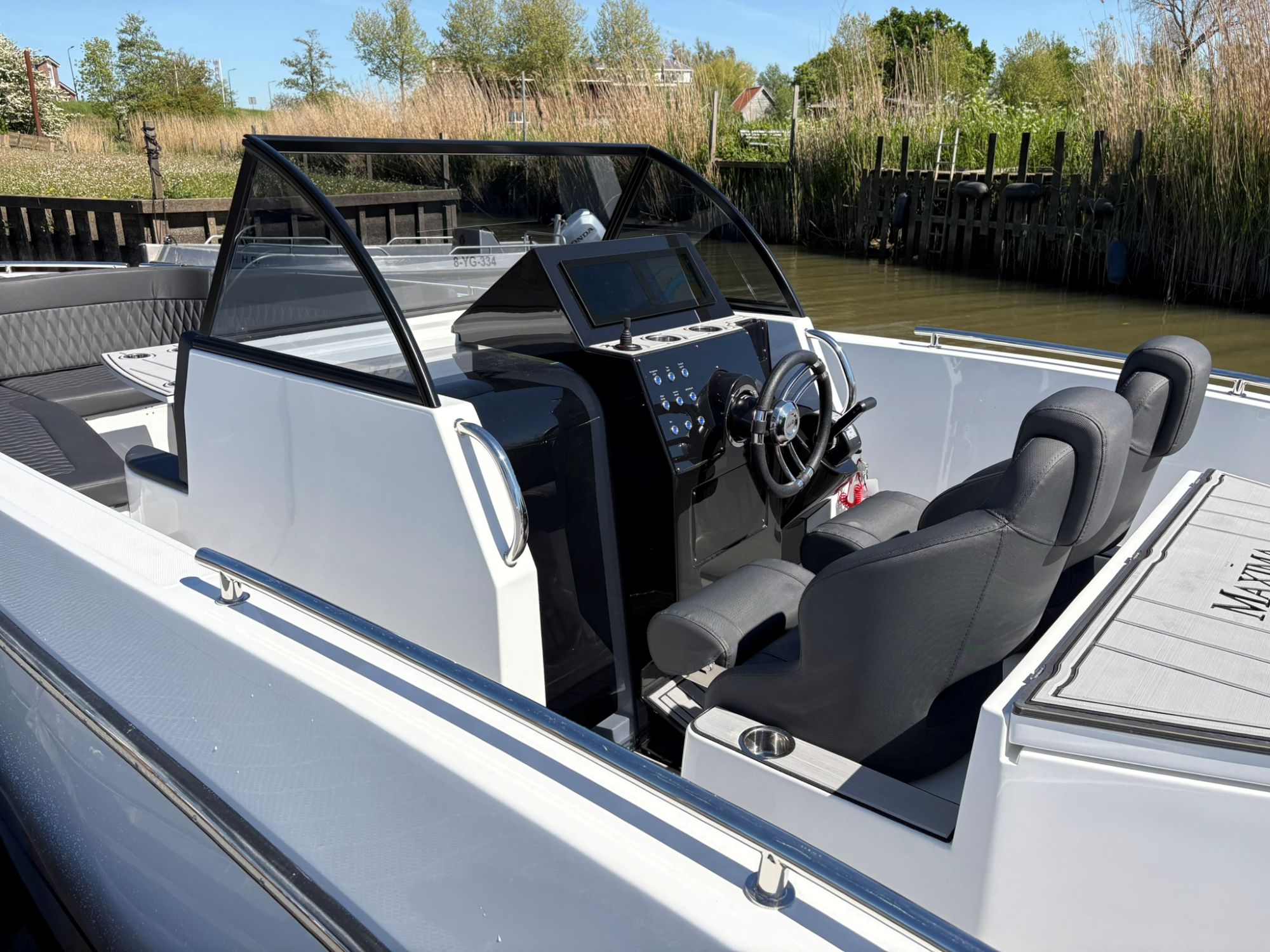 Maxima Boats 800 sport met een Honda 250 pk