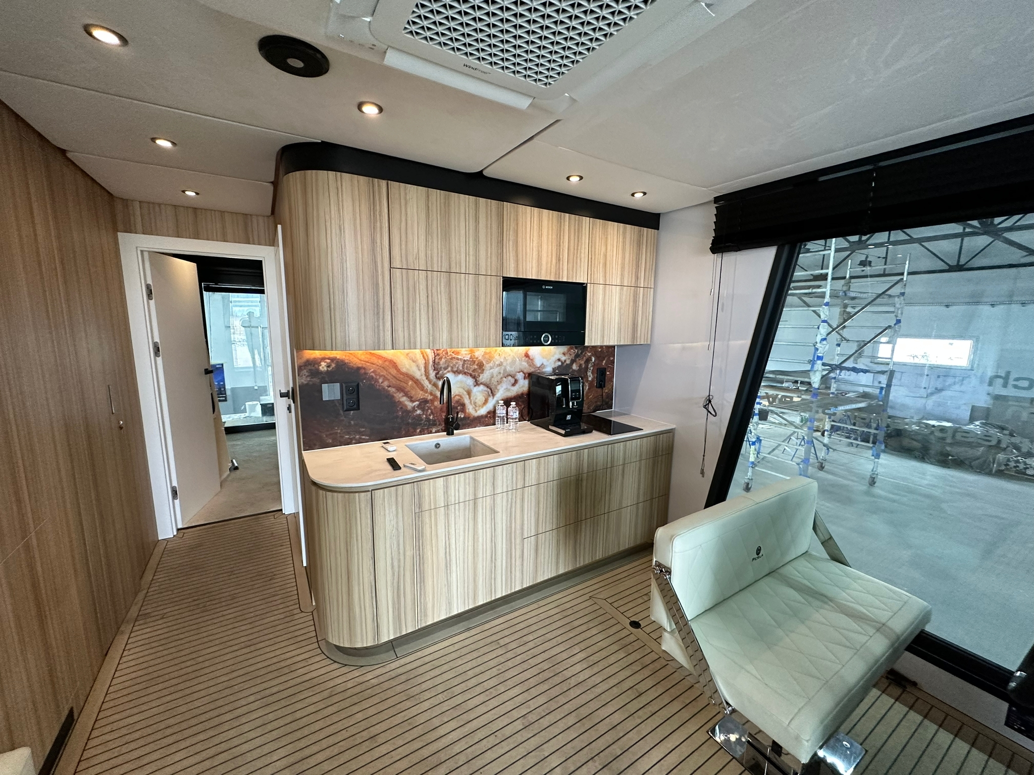 Perla Houseboat E-vision 42