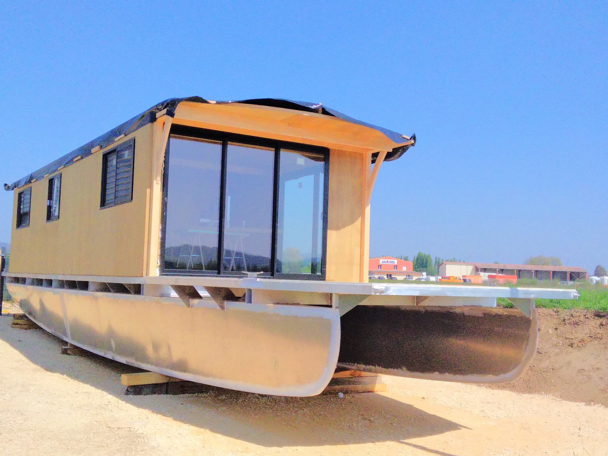 PHOEBUS COCHE SOLAIRE  LECTRICAL SELF POWERED BOAT Catamaran Standaard