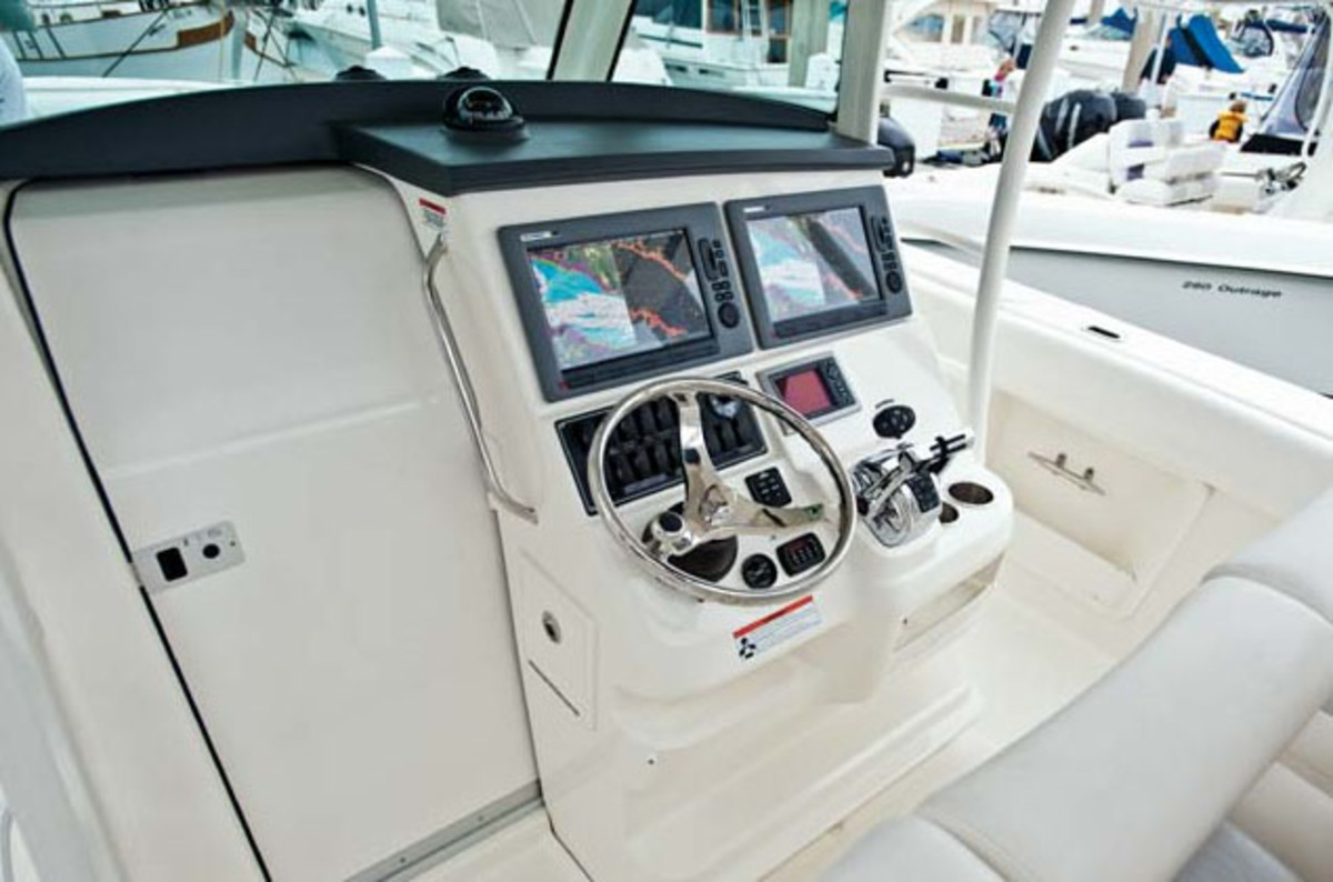 Boston Whaler 380 Outrage
