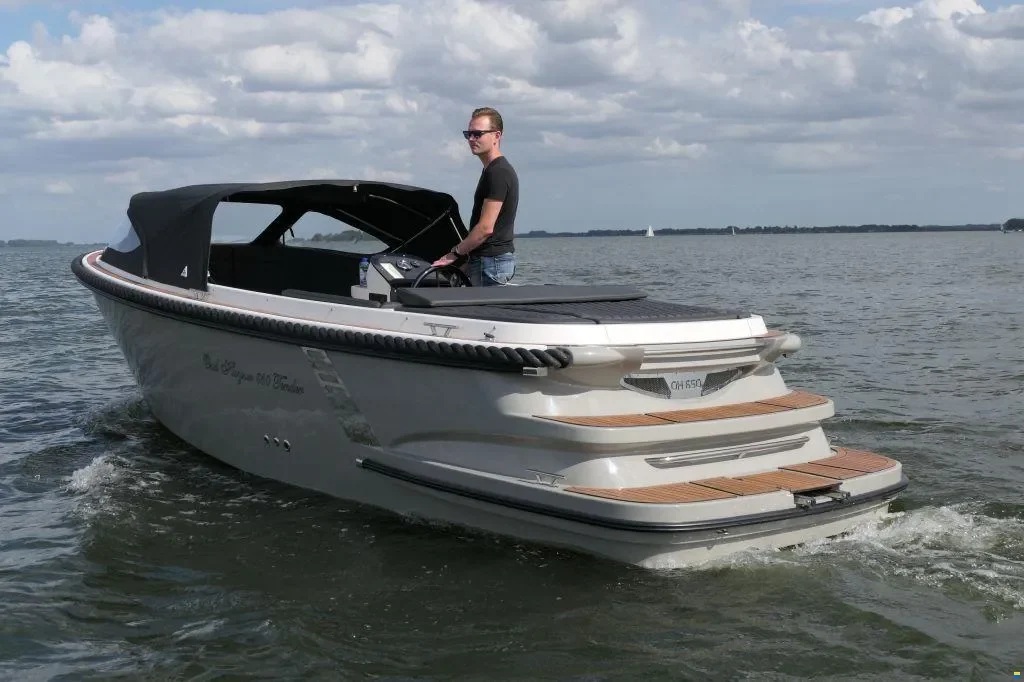 Oud Huijzer 650 Tender
