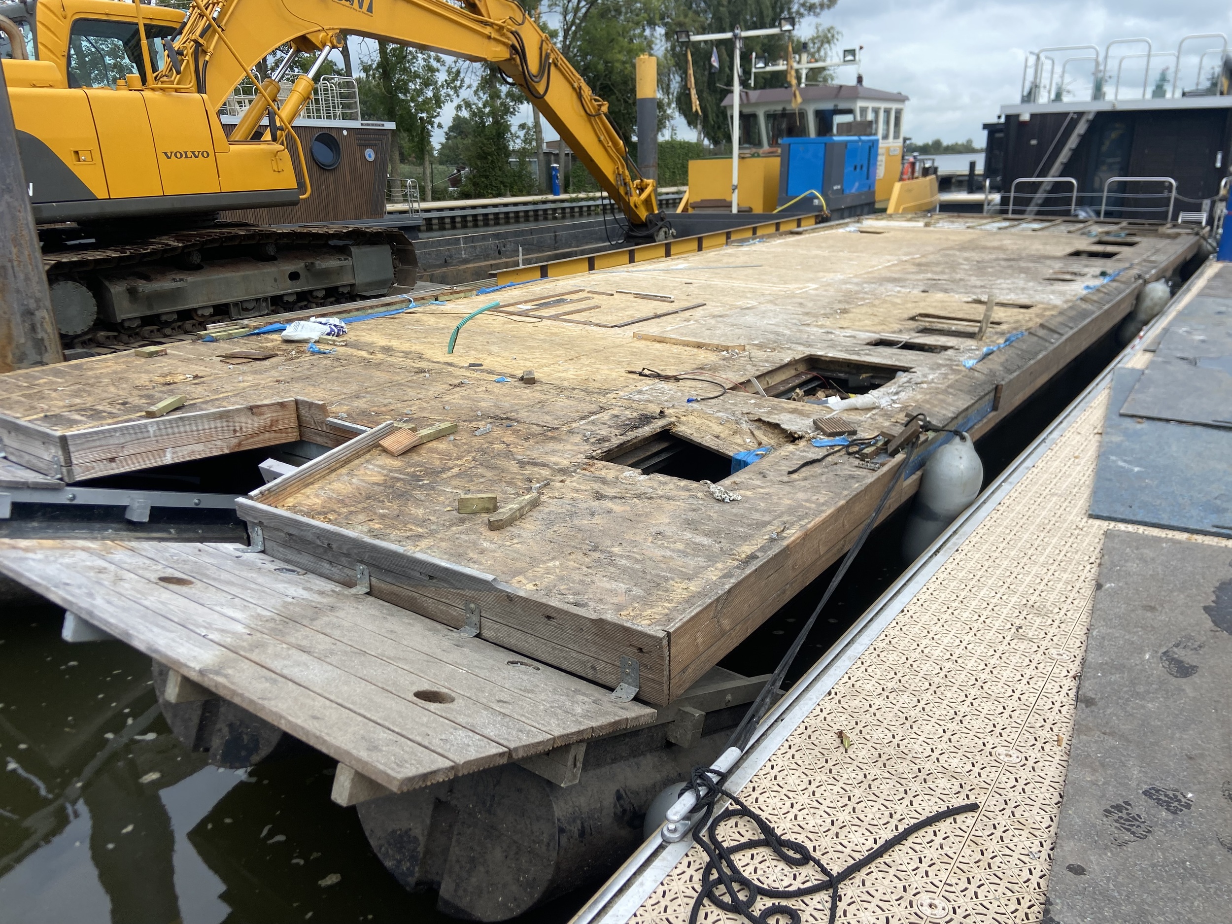 LST Boatin (onderstel) Houseboat