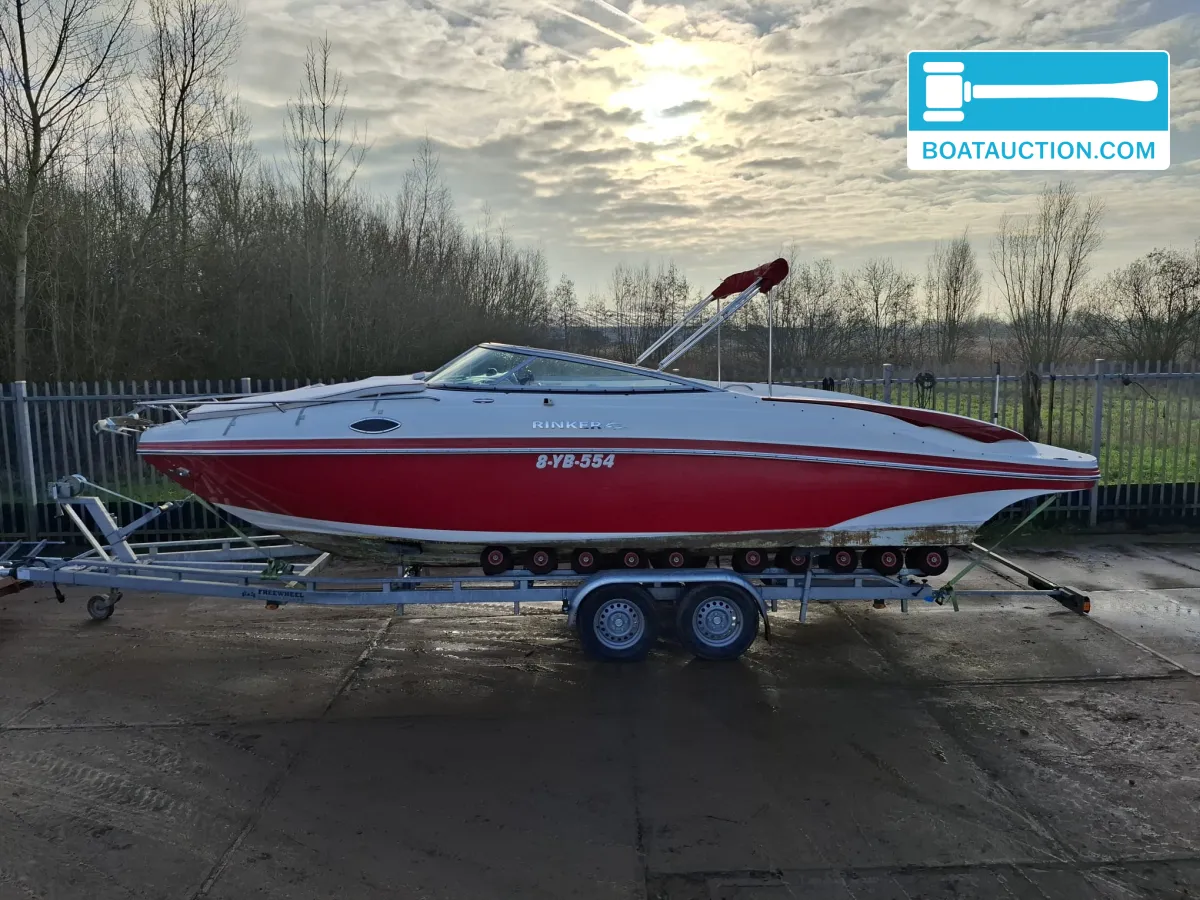 Rinker 246 Captiva Cuddy