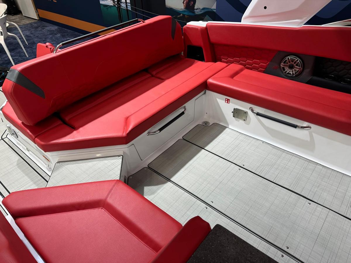 Four Winns H9 Bowrider