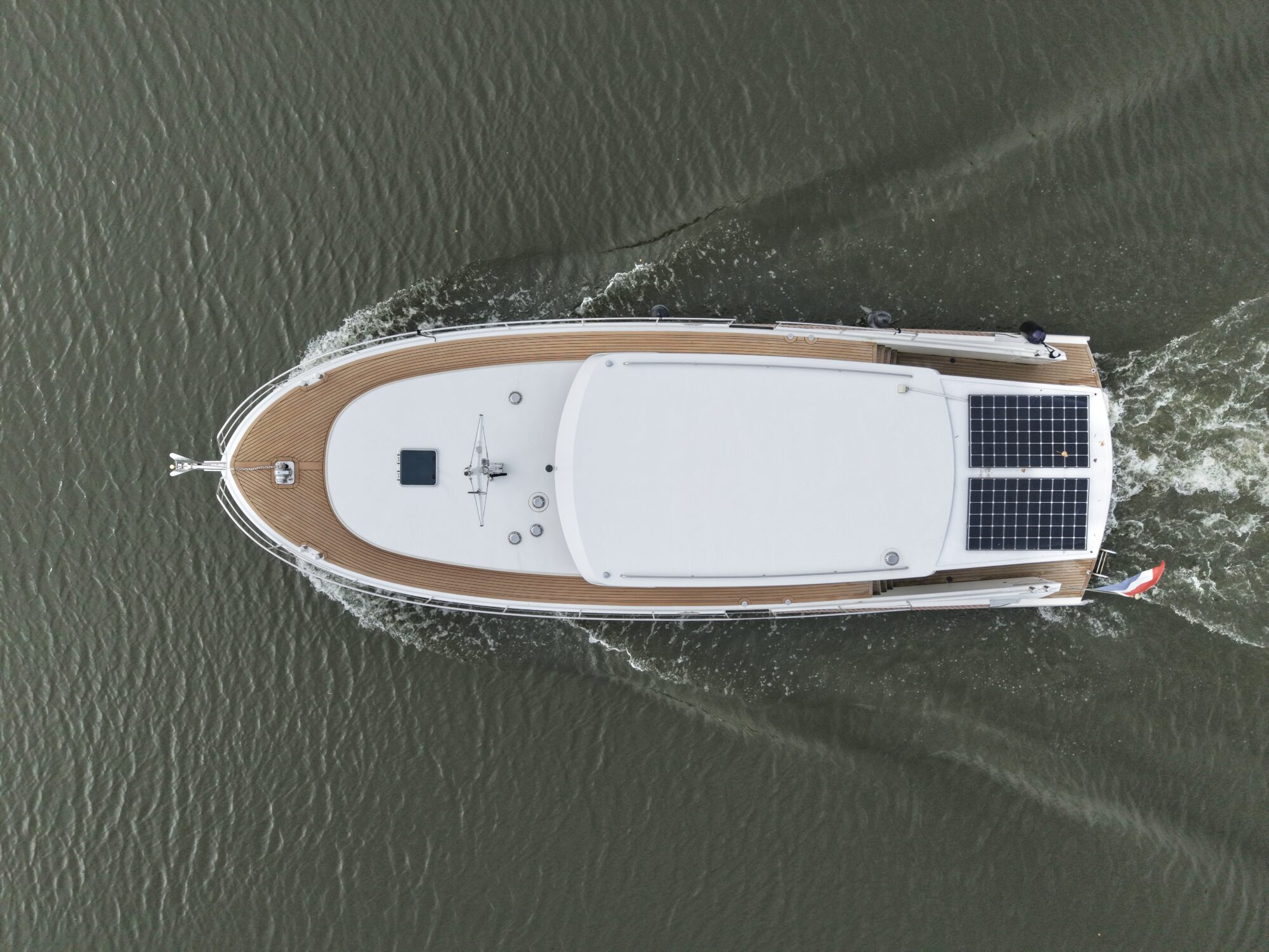 Serious Yachts Gently Low Bridge 45 Sedan