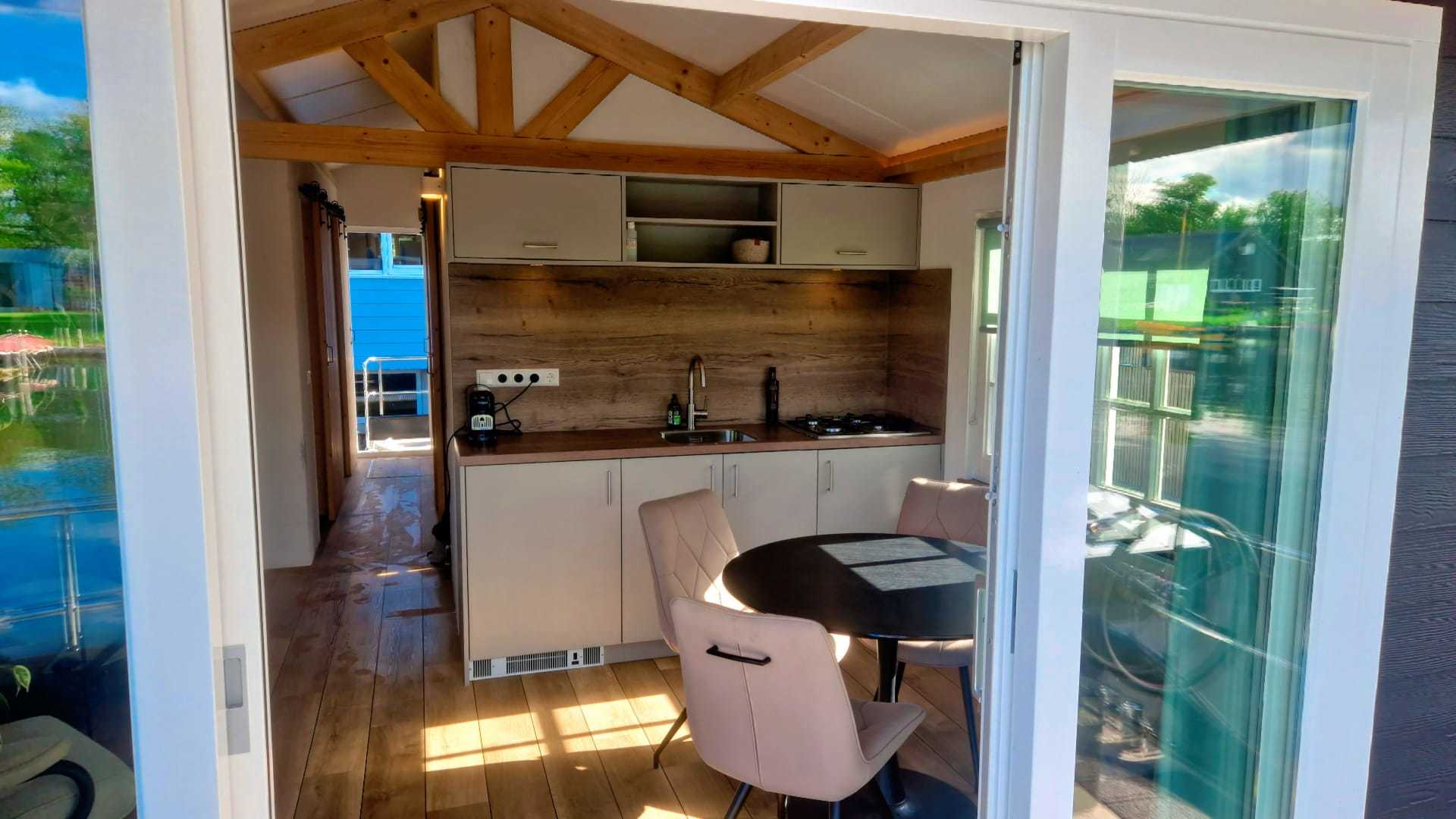 HOMESHIP Houseboat In AMSTERDAM -ZUID VaarChalet 1250D Luxe Goed Varende Houseboat