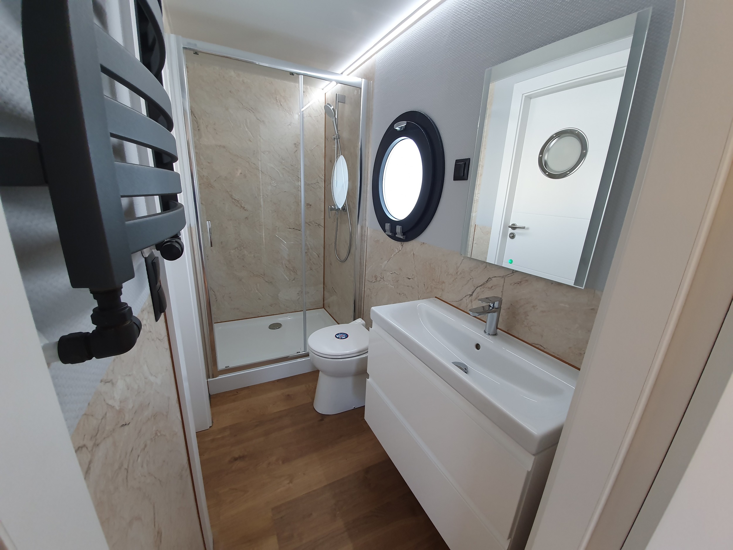 La Mare Houseboat Apartboat XXL - NEW