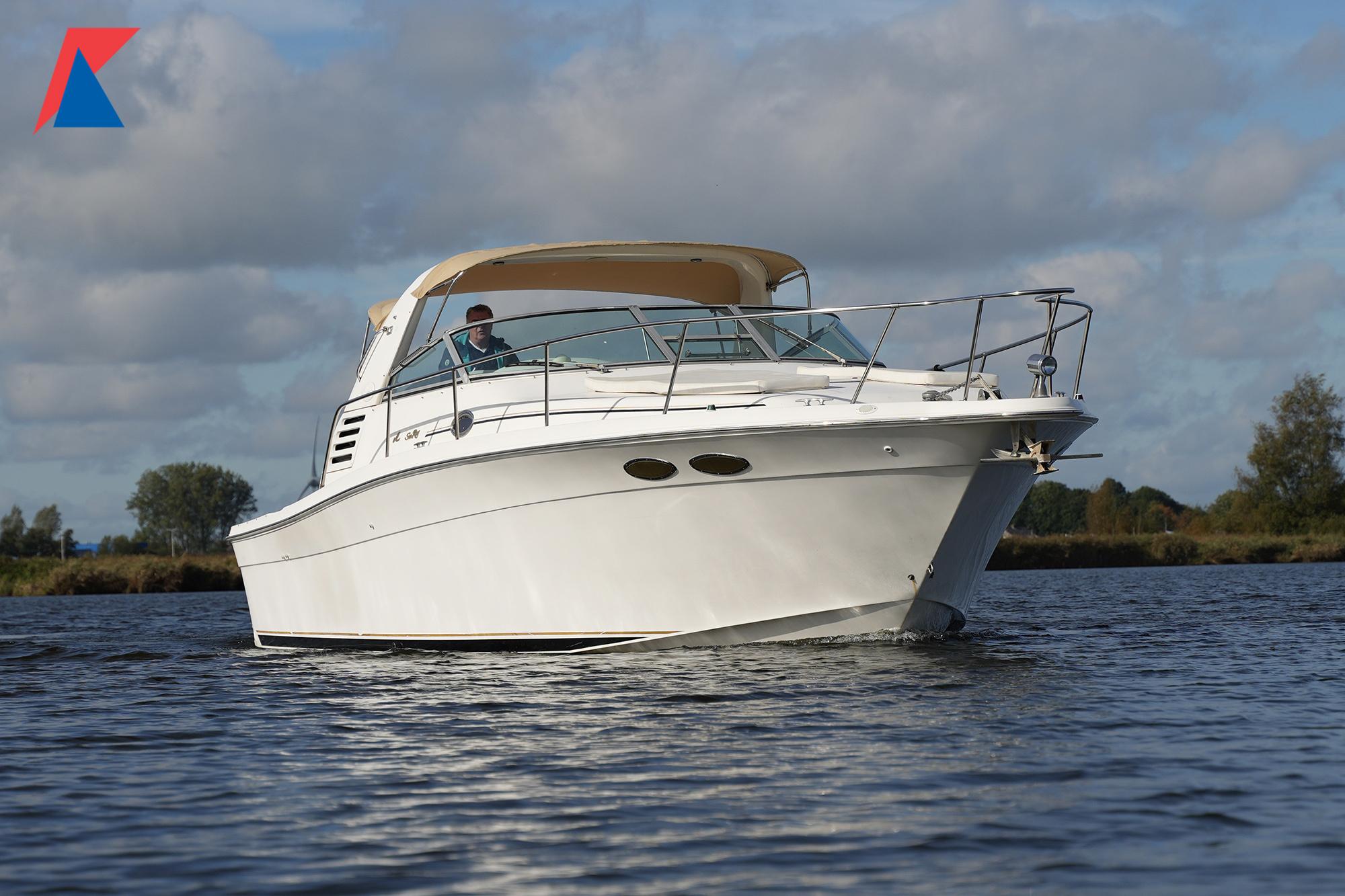 Sea Ray 330 Express Cruiser