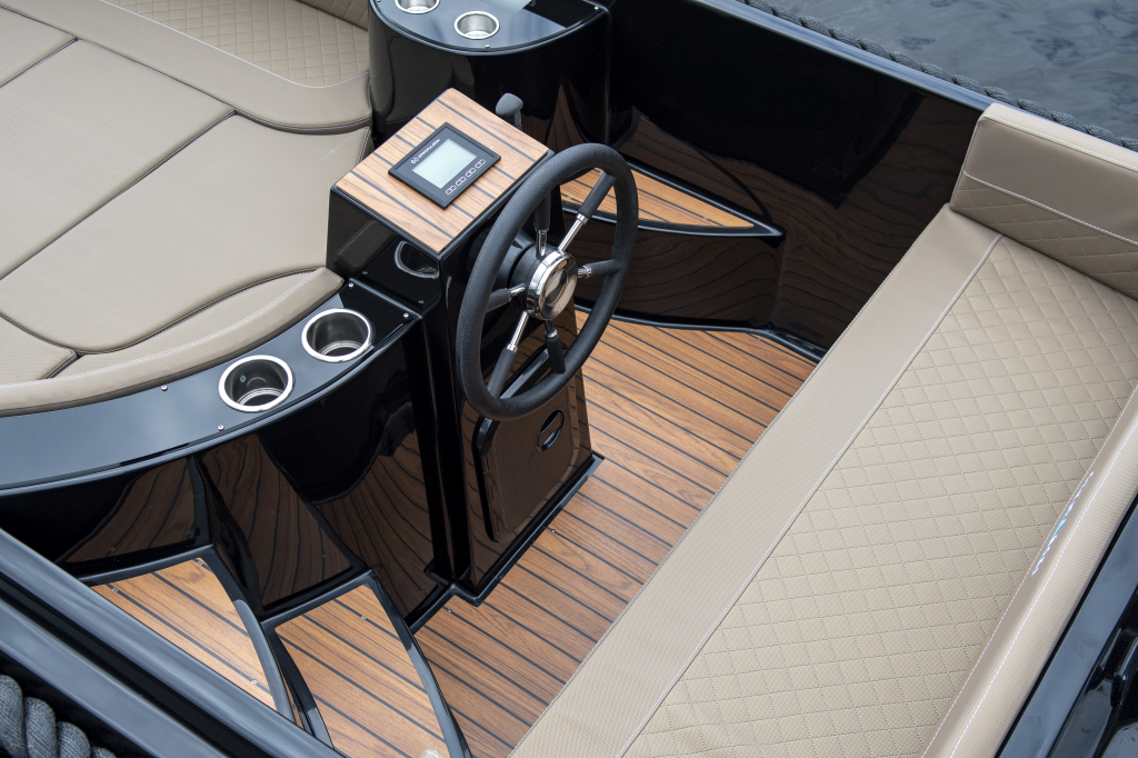 Amigo 485 S Black Edition + Navy 3.0 fluistersloep