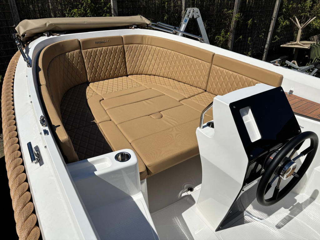 Topcraft 627 tender Yamaha 100pk DEMO