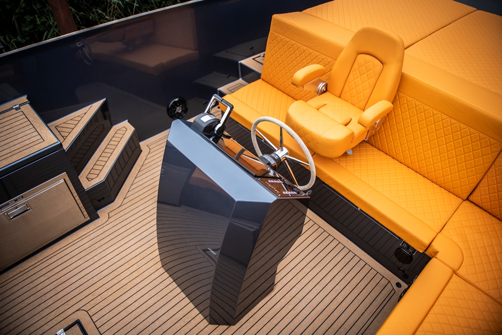 Maxima Boats 35