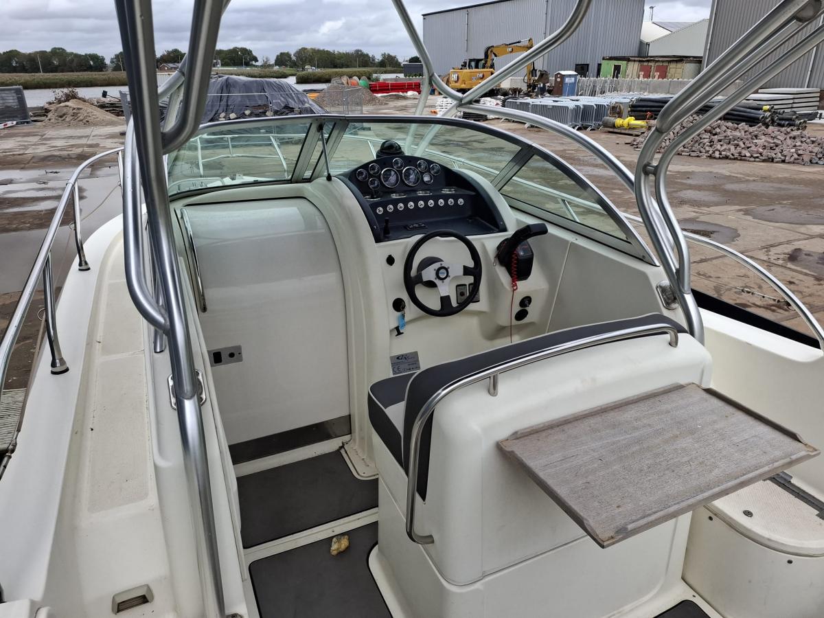RANCRAFT RM-Yacht Ranieri RV-25 Console boat