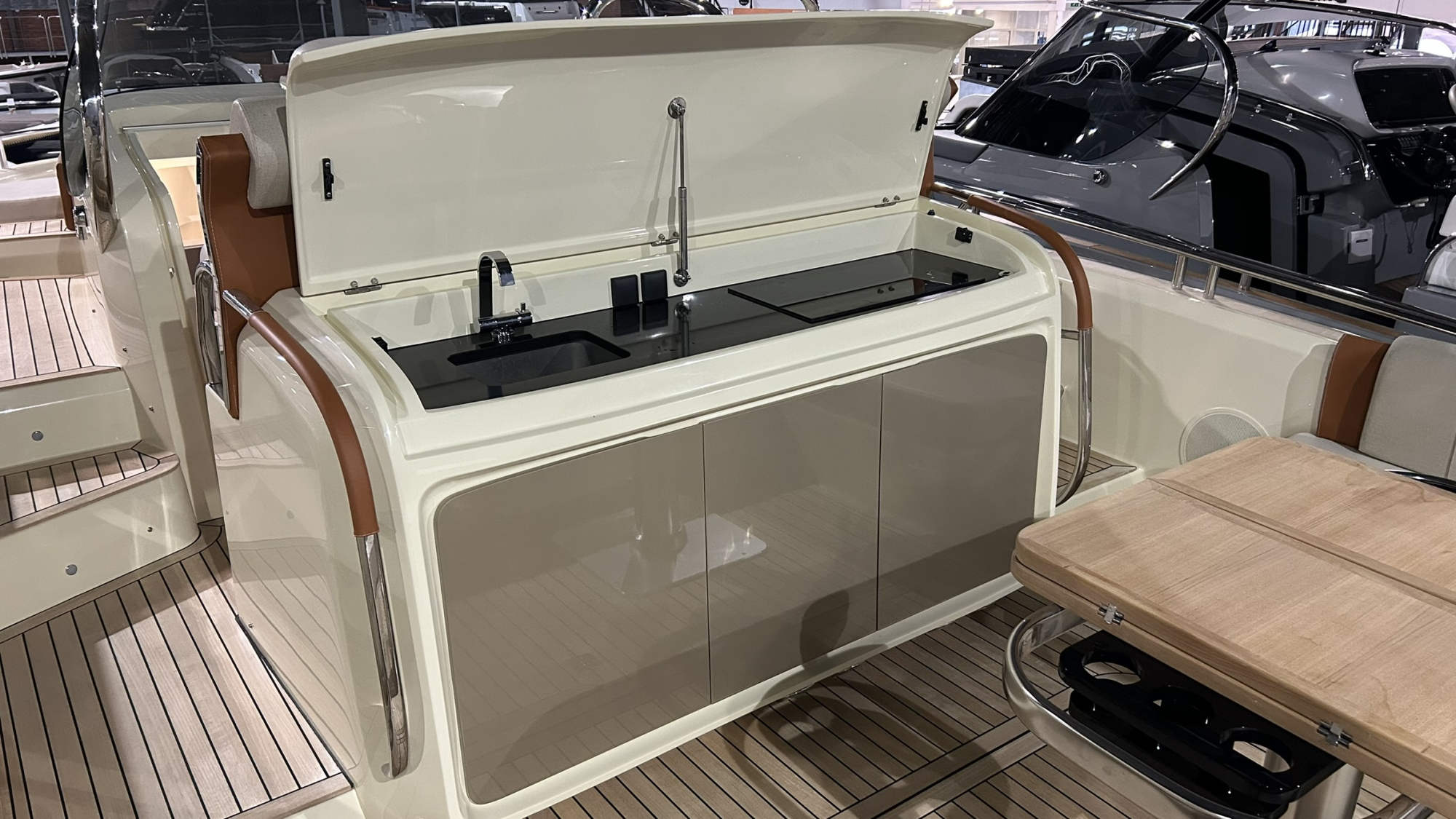 Invictus yachts Invictus GT 370 met 2x Volvo Penta D4 320 pk