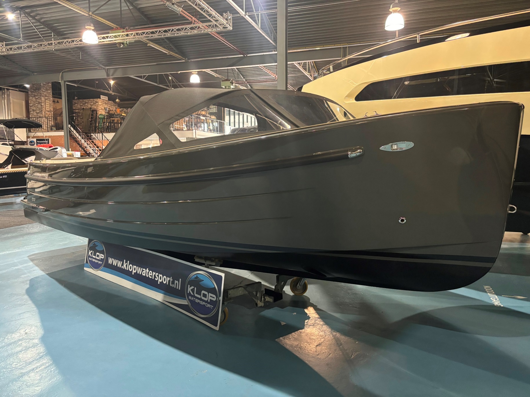 Antaris Sixty6 in RAL 7022 met 52 pk - op voorraad