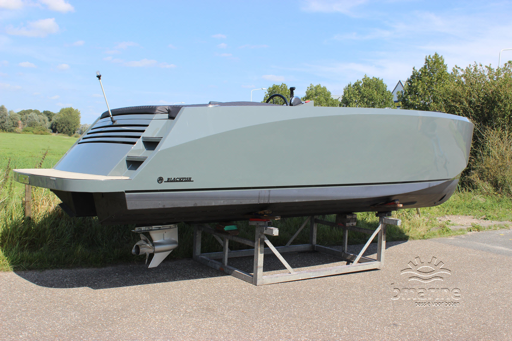 Blackfish Reallife 750 Cabin