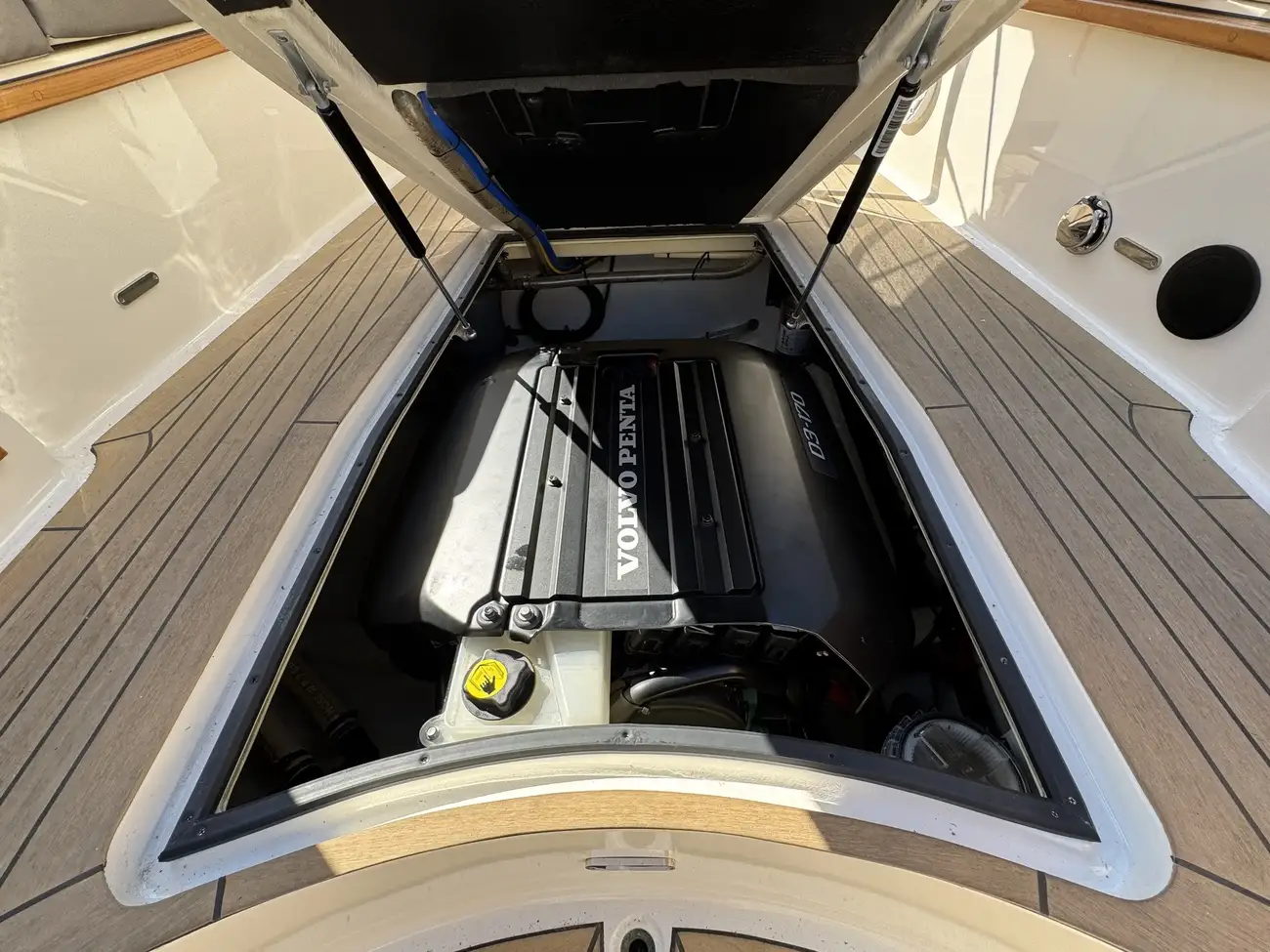 Intercruiser 27 Cabin