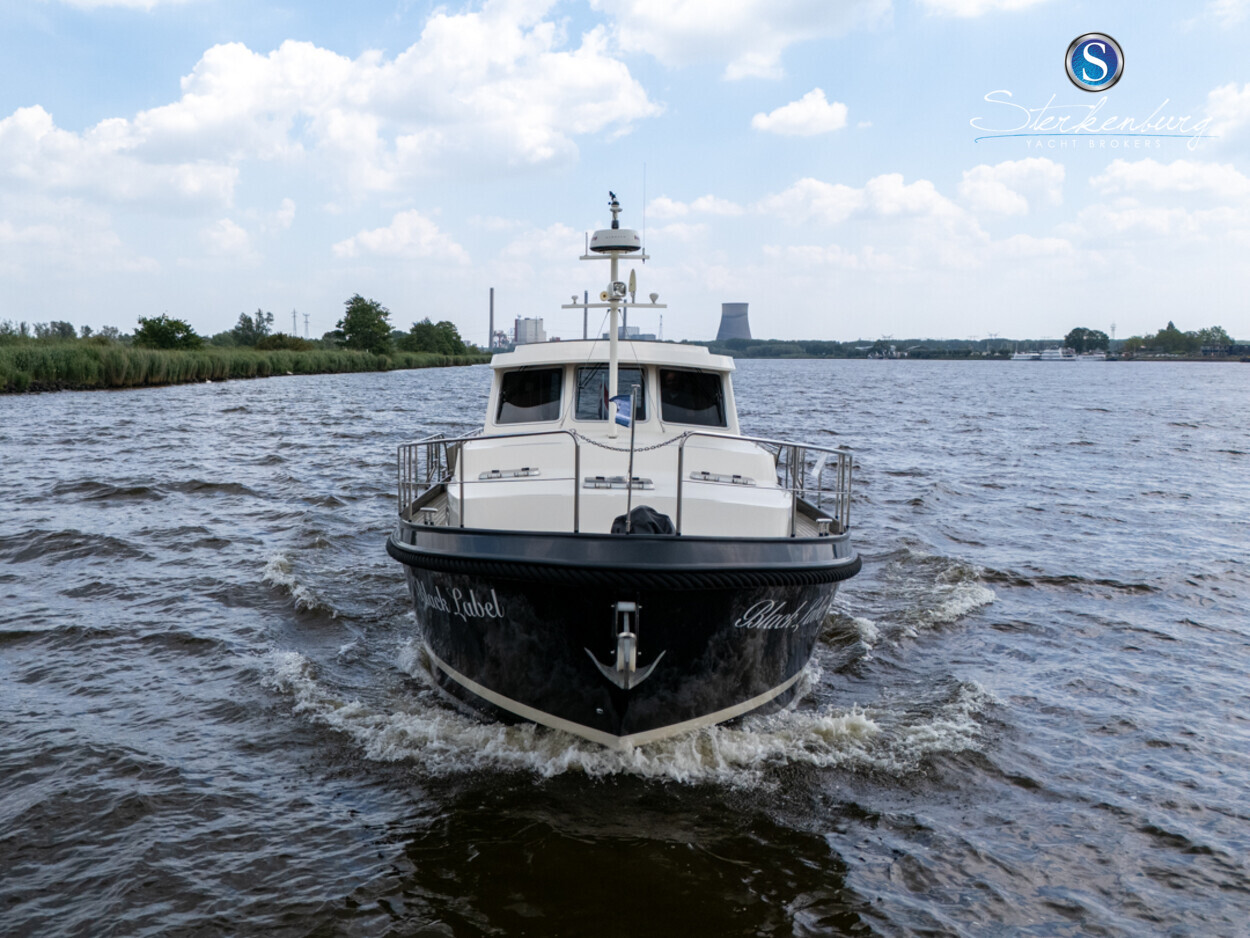 Linssen Grand Sturdy 470 Sedan Wheelhouse