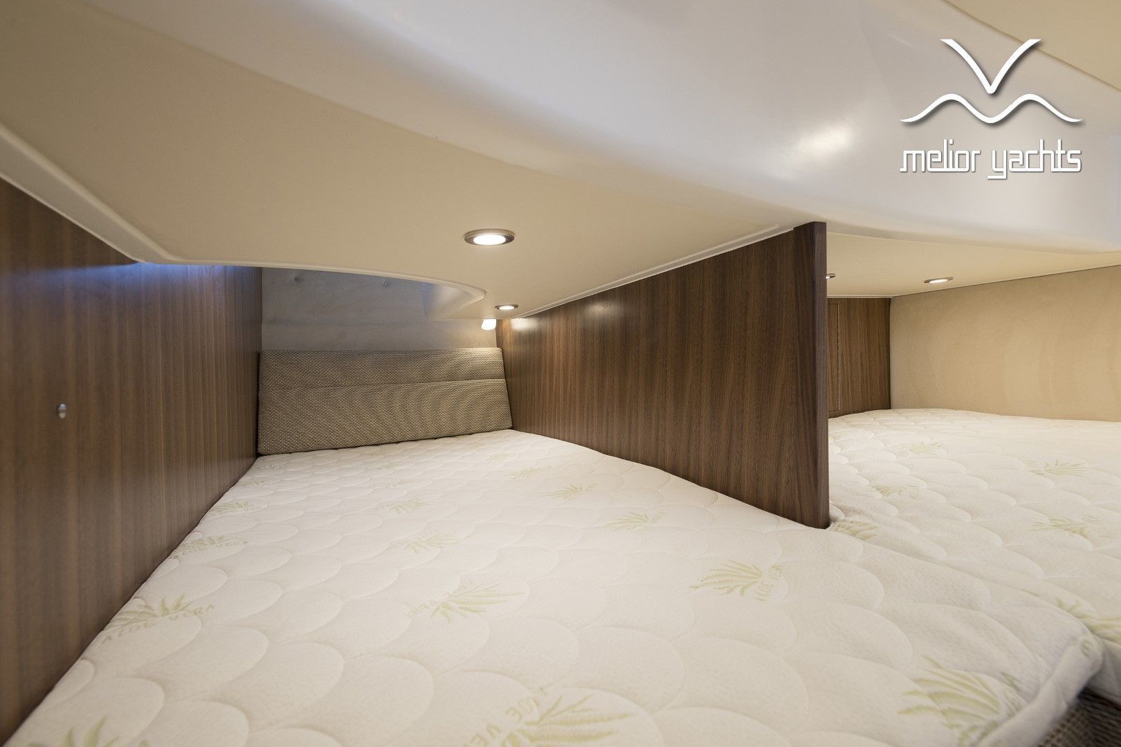 Saga 385 - Edition Walnut Interior