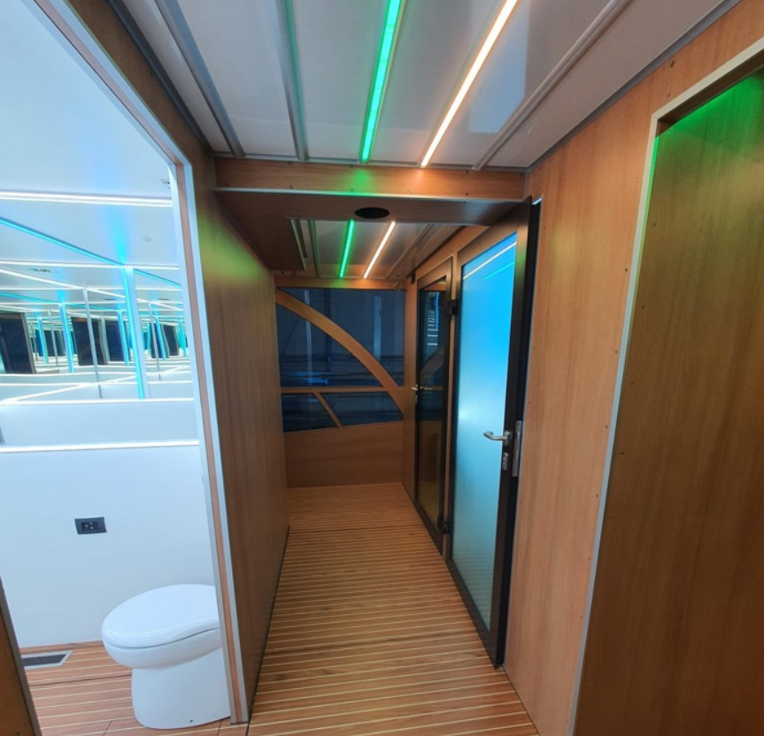 Houseboat Holiday Sun Deck 60