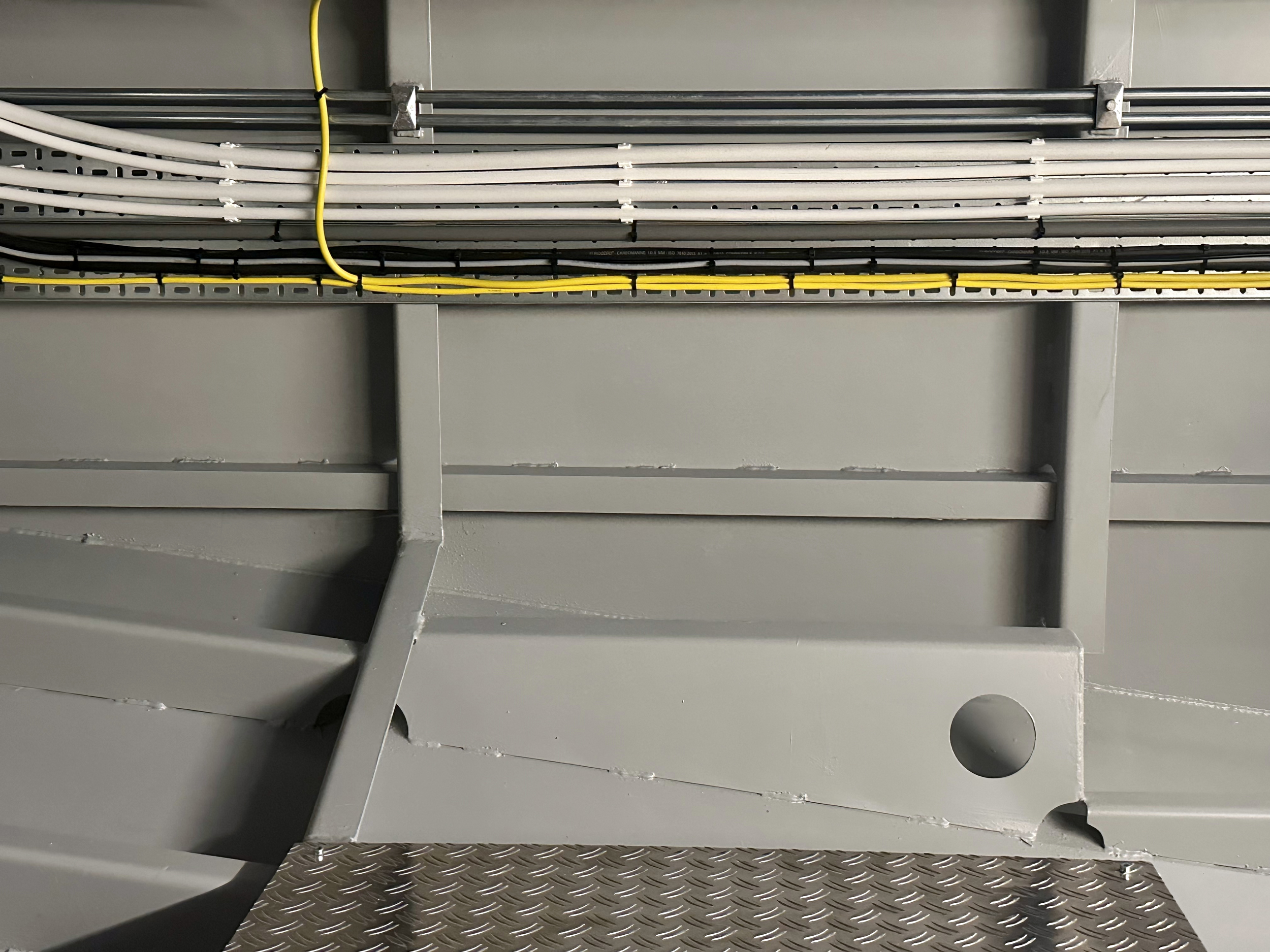 HOMESHIP VaarChalet 1250D Luxe Houseboat