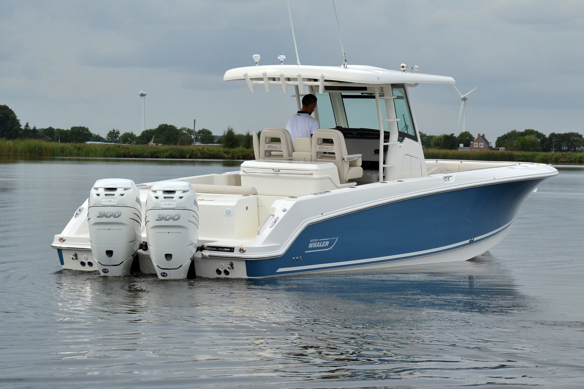 Boston Whaler 330 Outrage