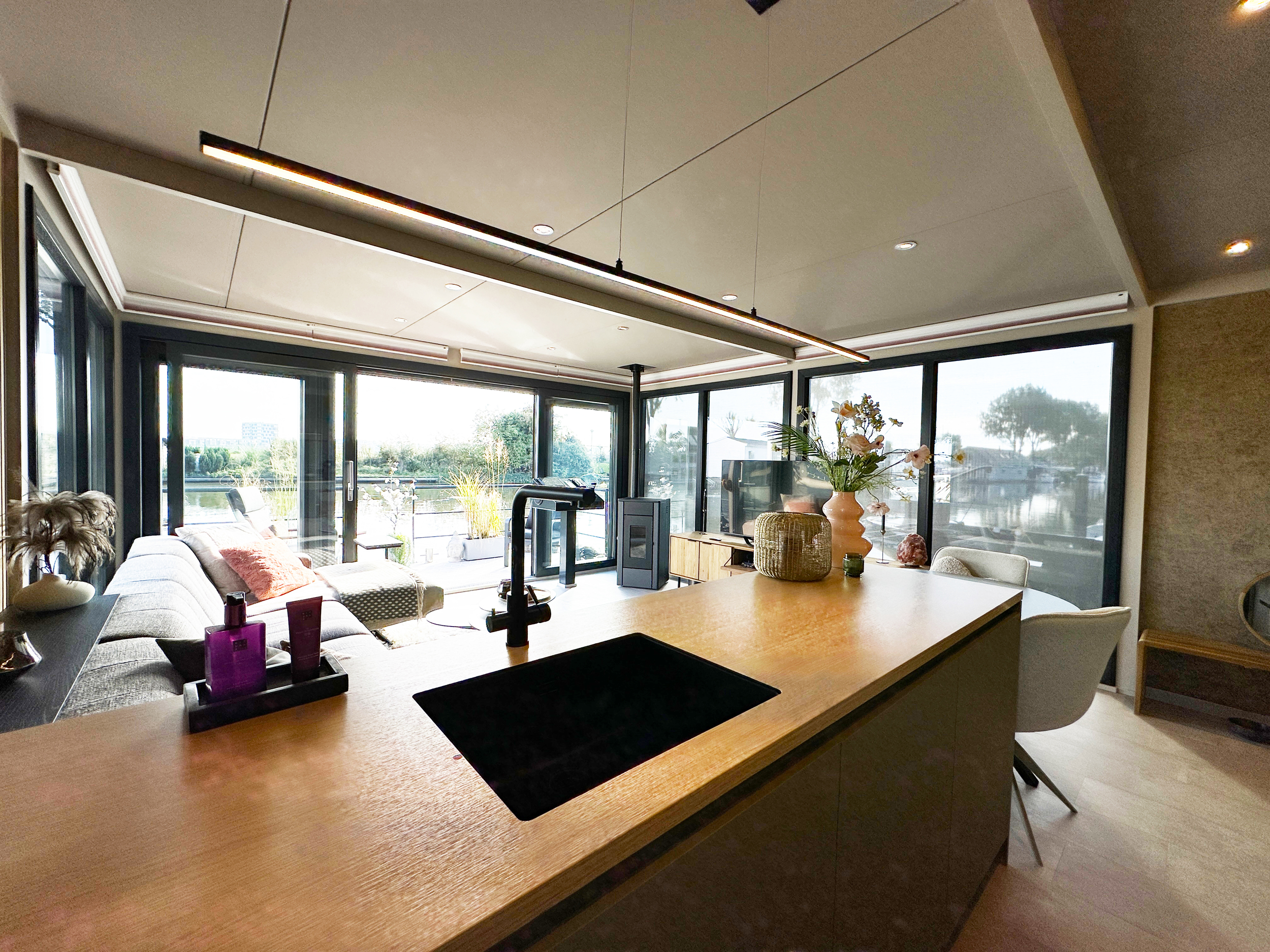 HT-Lofts Houseboat 15m Electric Propulsion